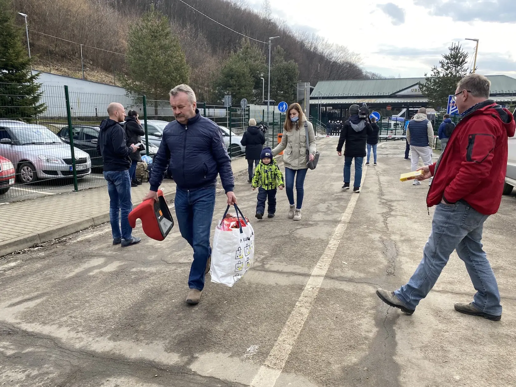 Cez hraničný slovensko-ukrajinský priechod v Ubli (okres Snina) denne prúdi množstvo utečencov, ktorí utekajú z Ukrajiny po ruskej invázii.