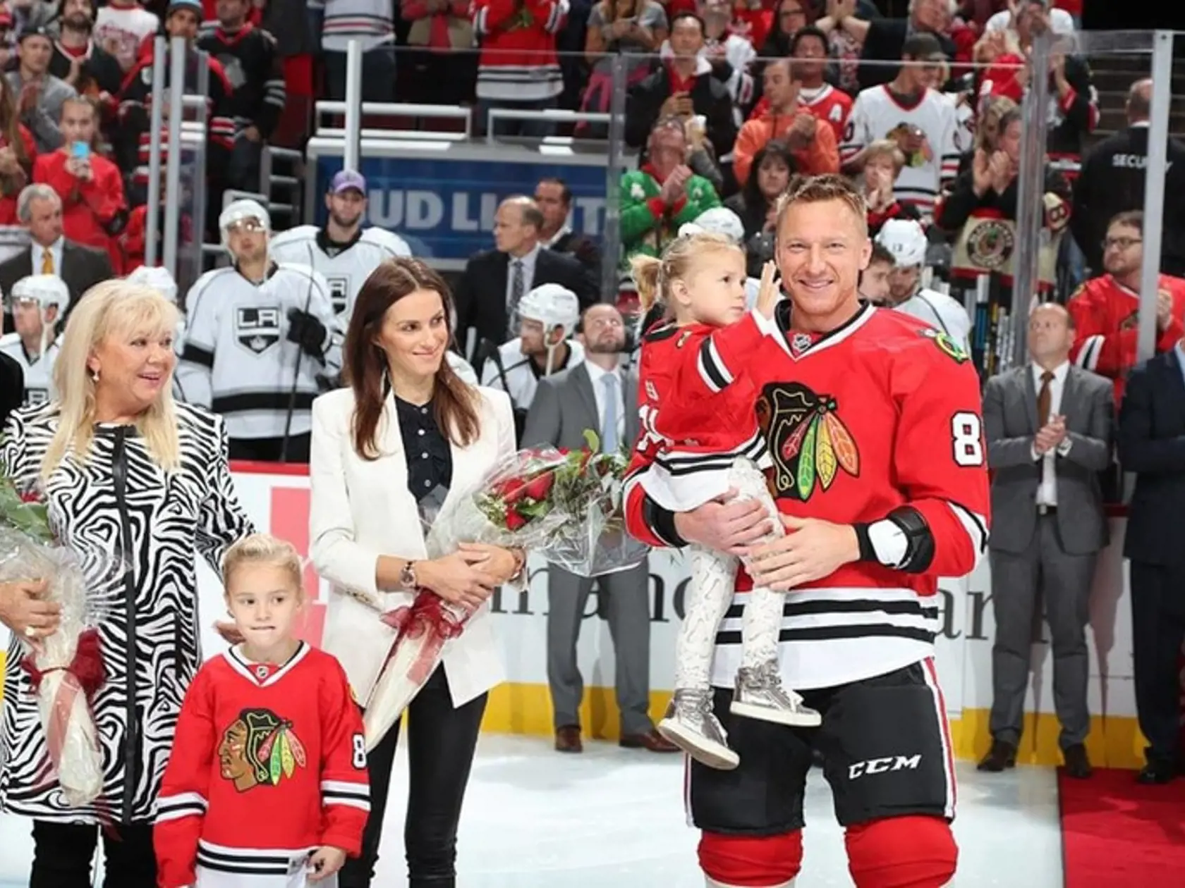 Marián Hossa túto sezónu NHL určite vynechá pre kožné problémy, no aspoň bude mať viac času na svoje dcérky Miu a Zoju.