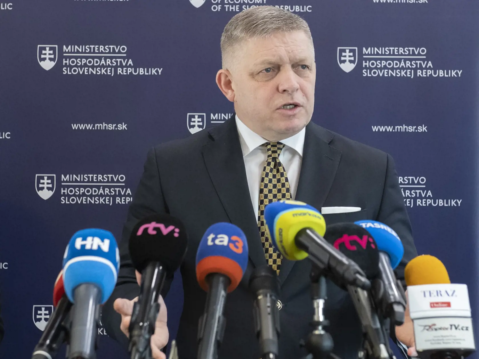 Na snímke premiér SR Robert Fico (Smer-SD) počas vyhlásenia po návšteve Ministerstva hospodárstva SR 16. novembra 2023 v Bratislave.