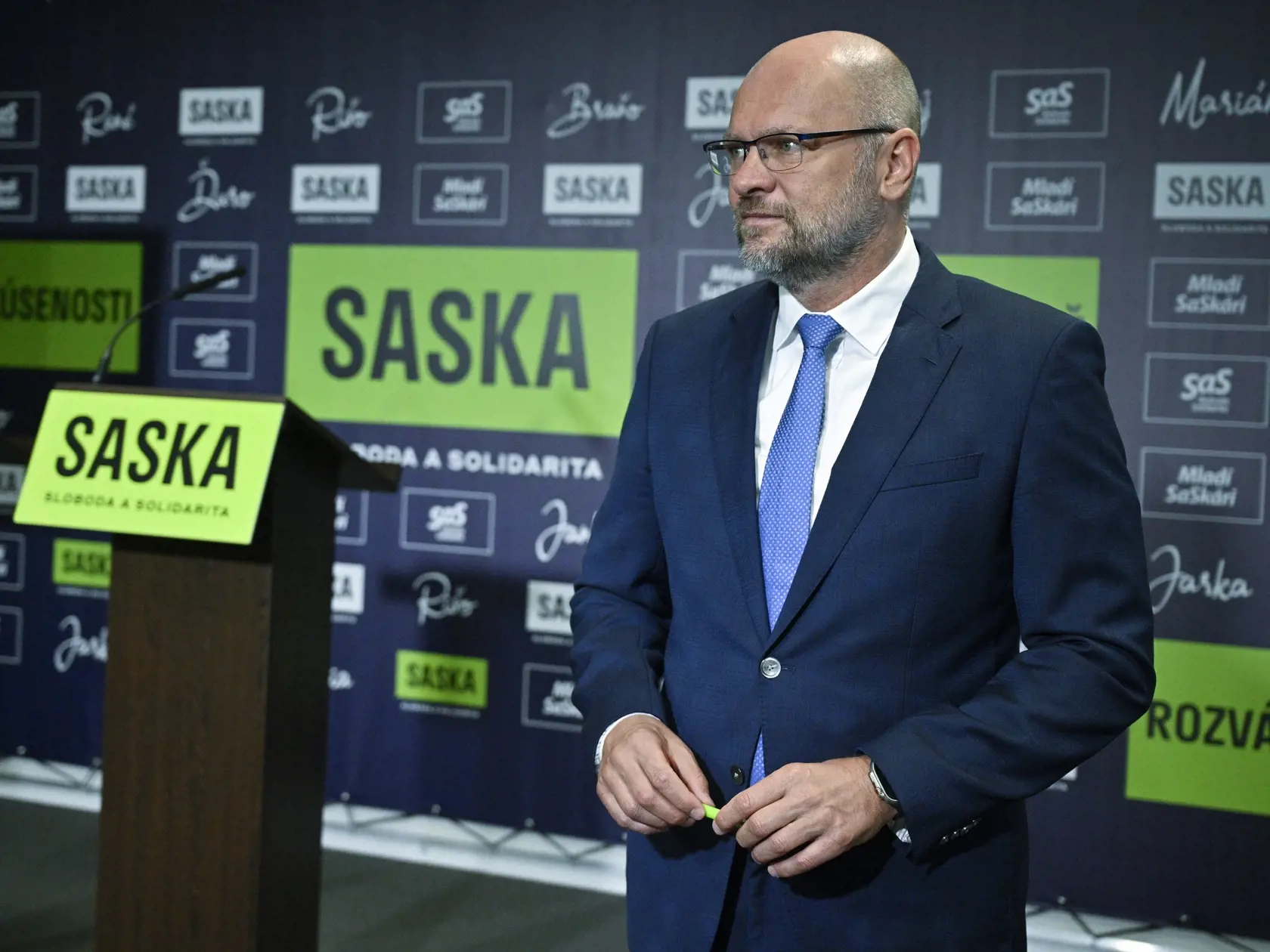 Predseda SaS Richard Sulík počas tlačovej besedy strany Sloboda a Solidarita (SaS) v Liberálnom dome, na ktorej predstavili časť programu pre sociálne rezorty - zdravotníctvo, práca, sociálne veci a rodina, sociálne vylúčené spoločenstvá. Bratislava, 26. jún 2023. Foto: SITA/Milan Illík