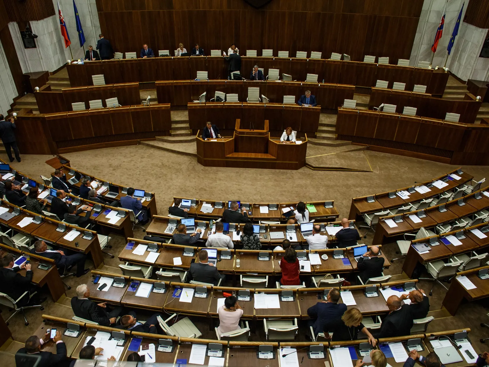 Aj počas rokovania môžeme poslancov zrátať na prstoch dvoch rúk