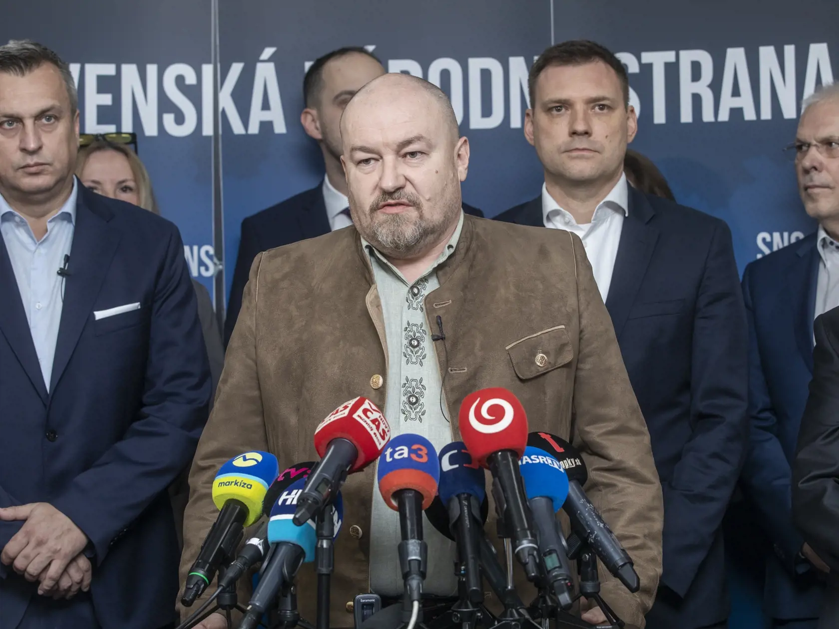 Kontroverzný politik Rudolf Huliak je poslancom Národnej rady Slovenskej republiky na kandidátke strany SNS.