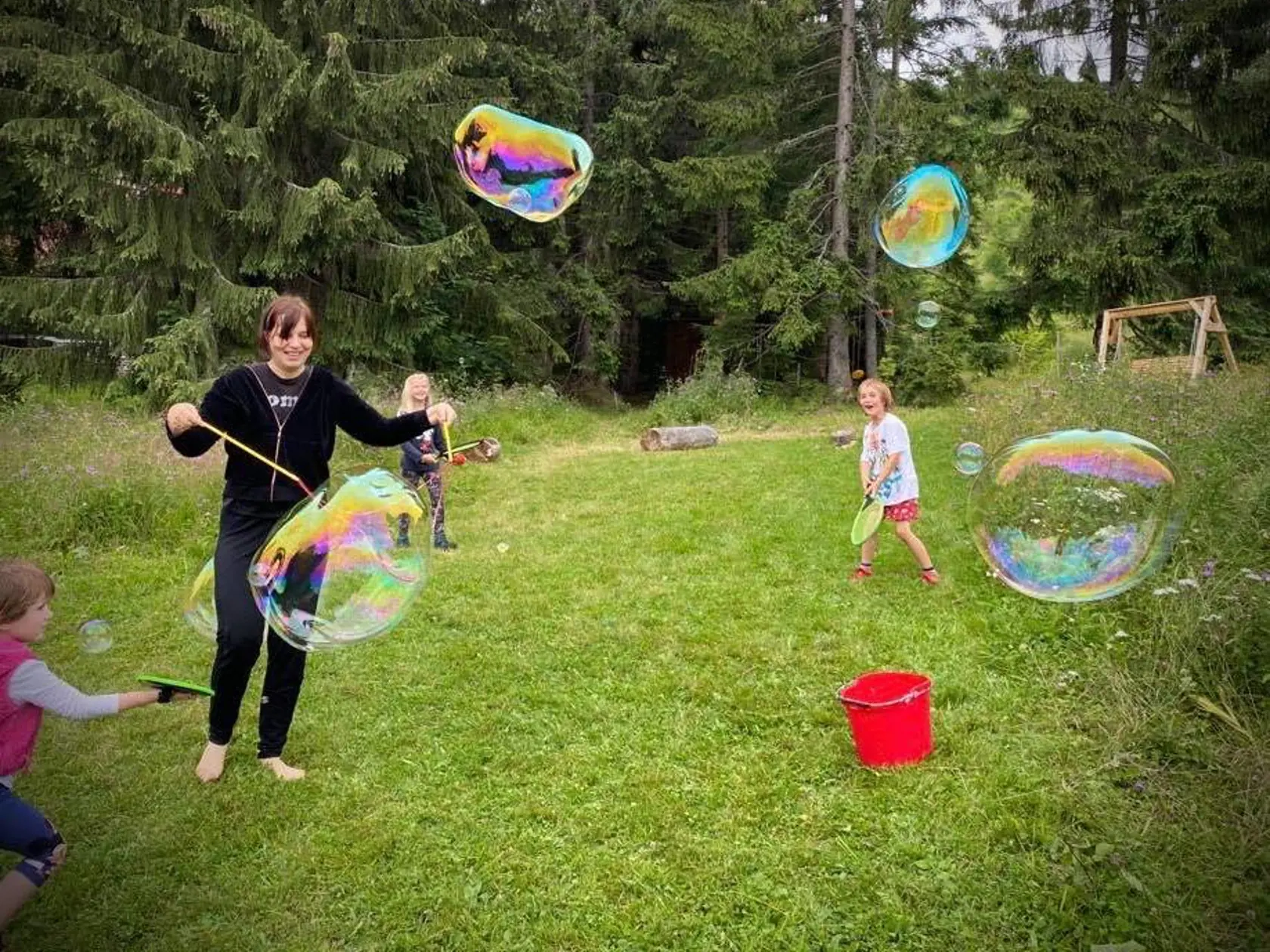 Veronika Remišová sa okrem turistiky venuje aj svojim deťom. Ako sama priznala, z ich programu má občas väčšiu radosť než jej ratolesti.