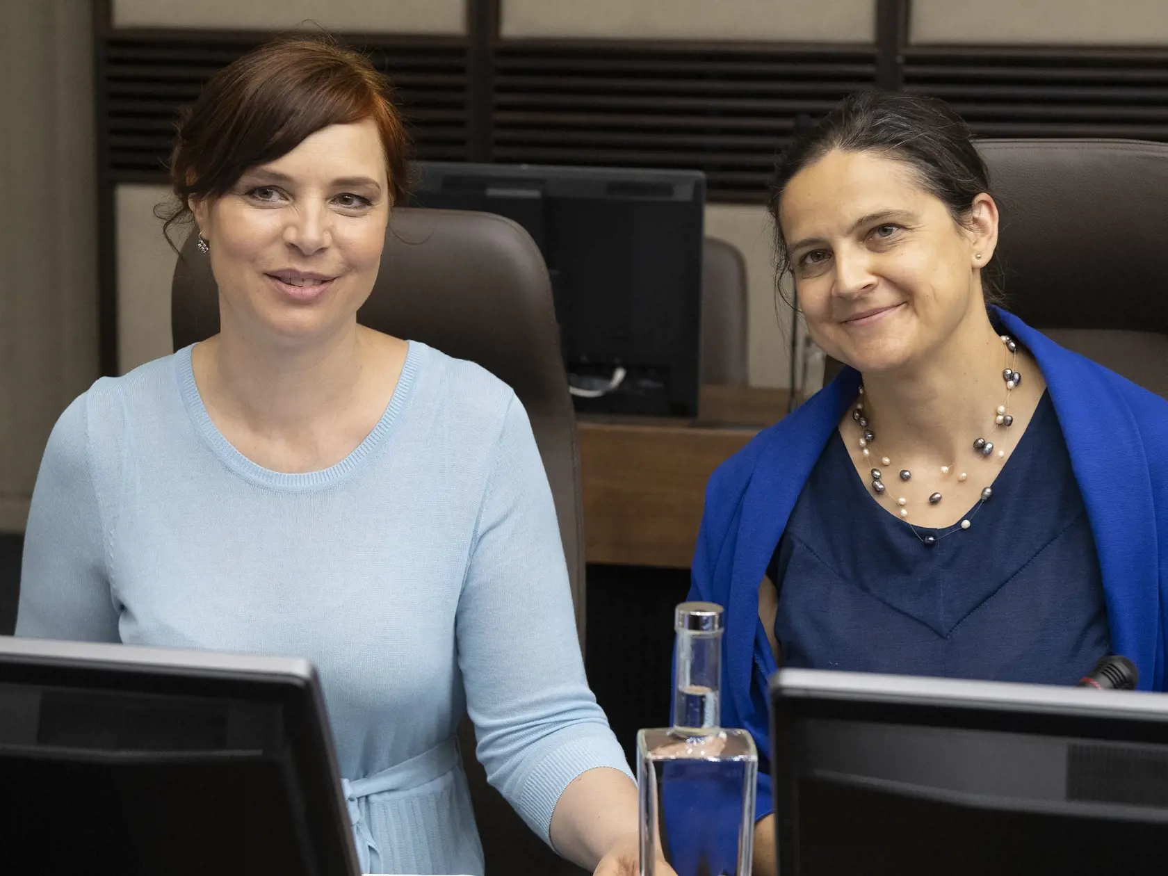 Na snímke zľava ministerka investícií, regionálneho rozvoja a informatizácie SR Veronika Remišová (Za ľudí) a ministerka spravodlivosti Mária Kolíková (Za ľudí) počas zasadnutia vlády SR v Bratislave v stredu 1. júla 2020. FOTO TASR - Pavel Neubauer