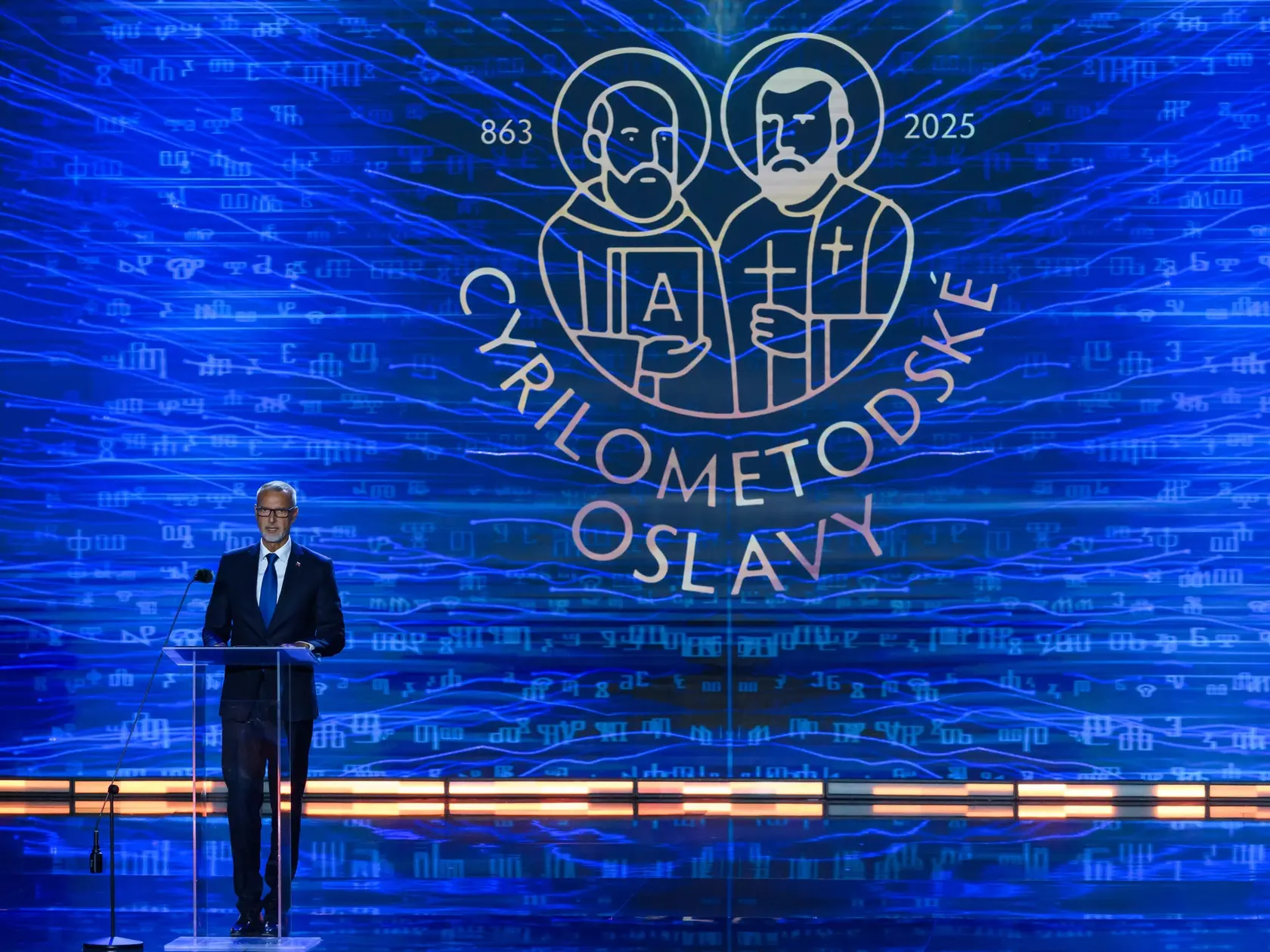 Na snímke predseda NRSR Richard Raši (Hlas-SD) počas galavečera v rámci osláv sviatku Cyrila a Metoda na Devíne v Bratislave 5. júla 2025. Hrad Devín v Bratislave je v sobotu opäť miestom celoslovenských cyrilo-metodských osláv. Pre návštevníkov bol pripravený celodenný program, ktorý priblížil históriu, umenie, zvyky, ľudovú tvorivosť, pripravené boli aj ekumenické bohoslužby. Podujatie má priblížiť význam štátneho sviatku svätých Cyrila a Metoda. Brány areálu sa otvorili o 11.00 h. FOTO TASR - Jaroslav Novák