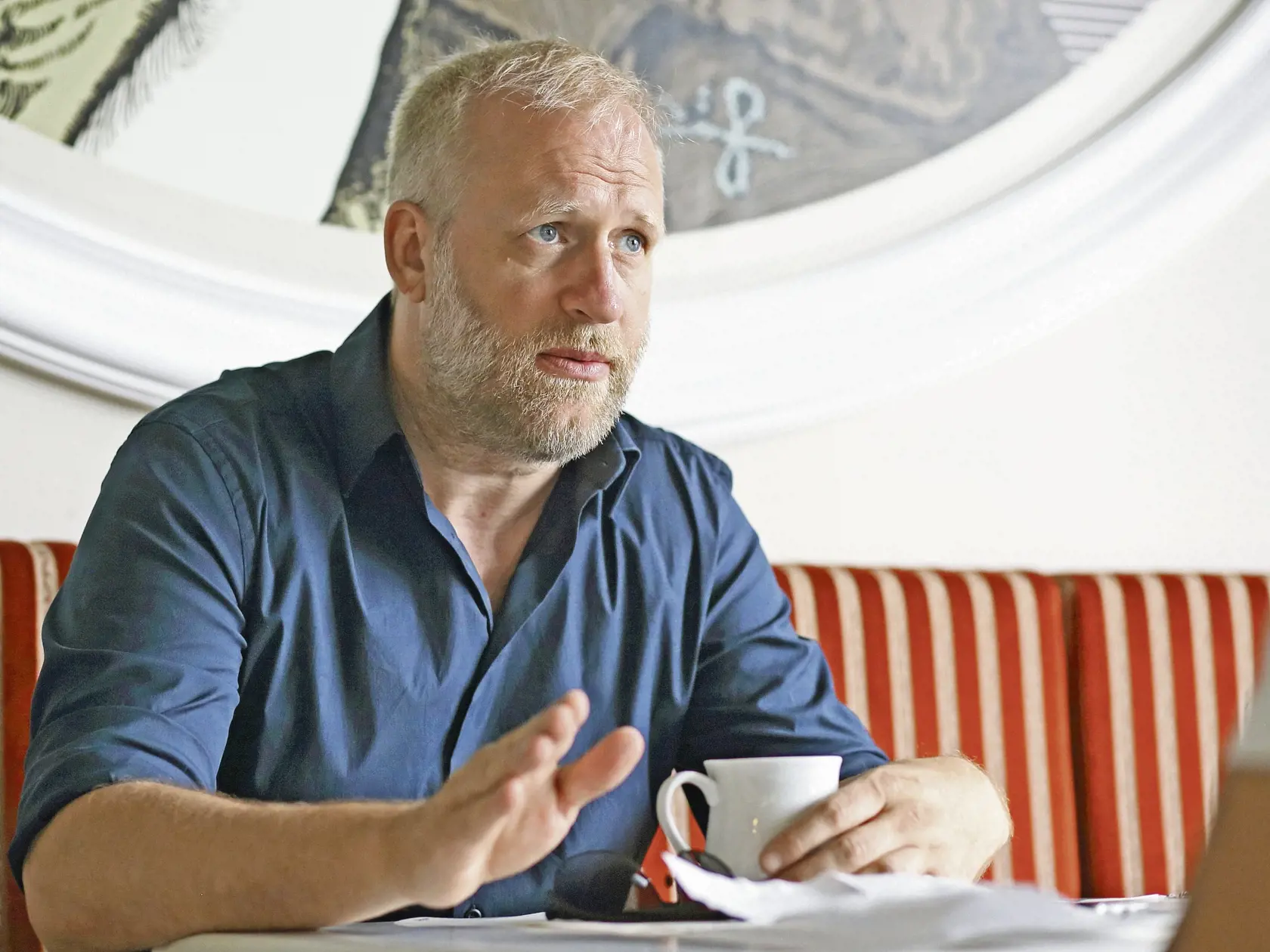Peter Bebjak sa pochválil historkou, počas ktorej skončil po zásahu kukláčov na polícii.