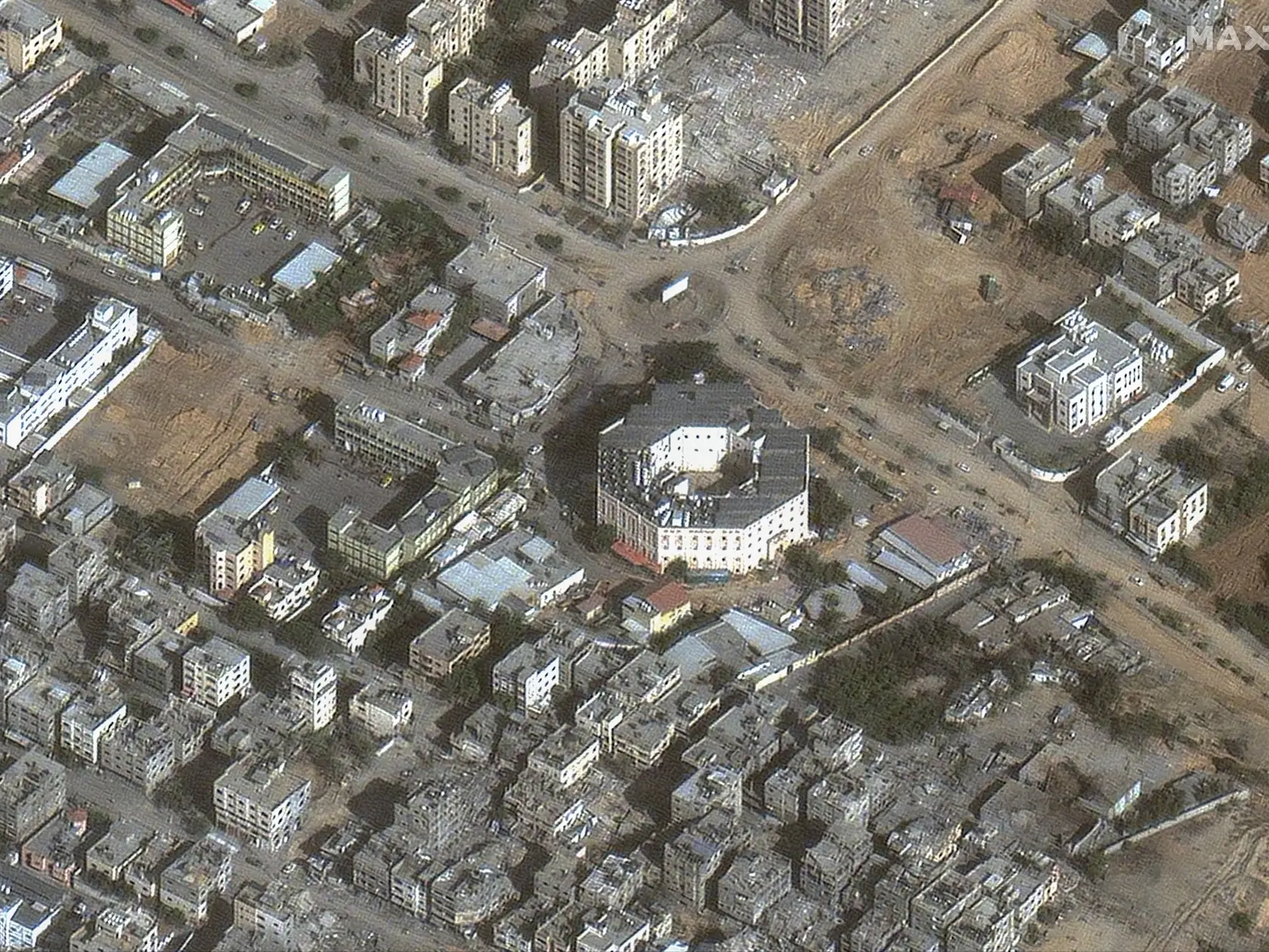 Na satelitnej snímke Maxar Technologies zverejnenej 26. novembra 2023 pohľad na indonézsku nemocnicu v Džabalíji, v pásme Gazy. Prímerie medzi palestínskym radikálnym hnutím Hamas a Izraelom vstúpilo do platnosti v piatok 24. novembra.