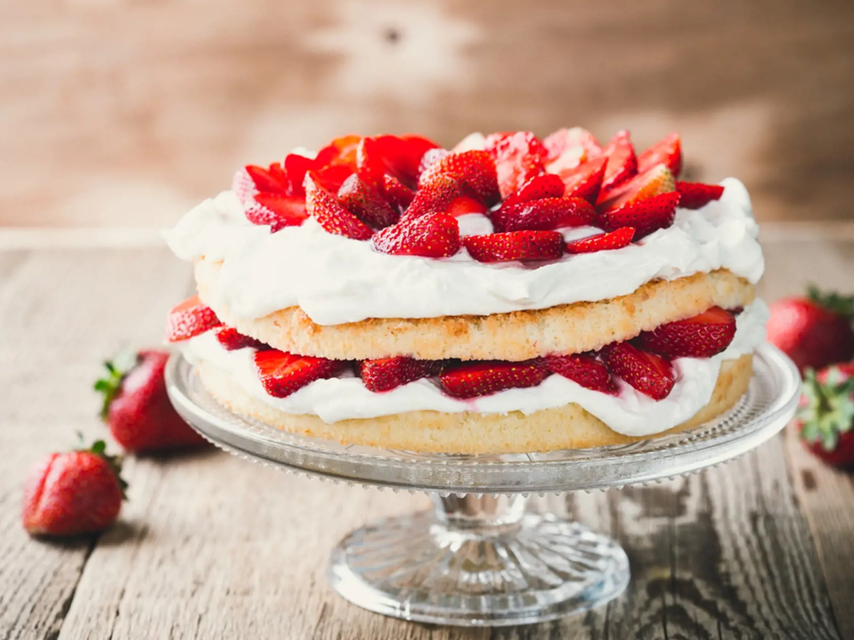Strawberry,And,Cream,Sponge,Cake,On,Glass,Stand.,Homemade,Summer