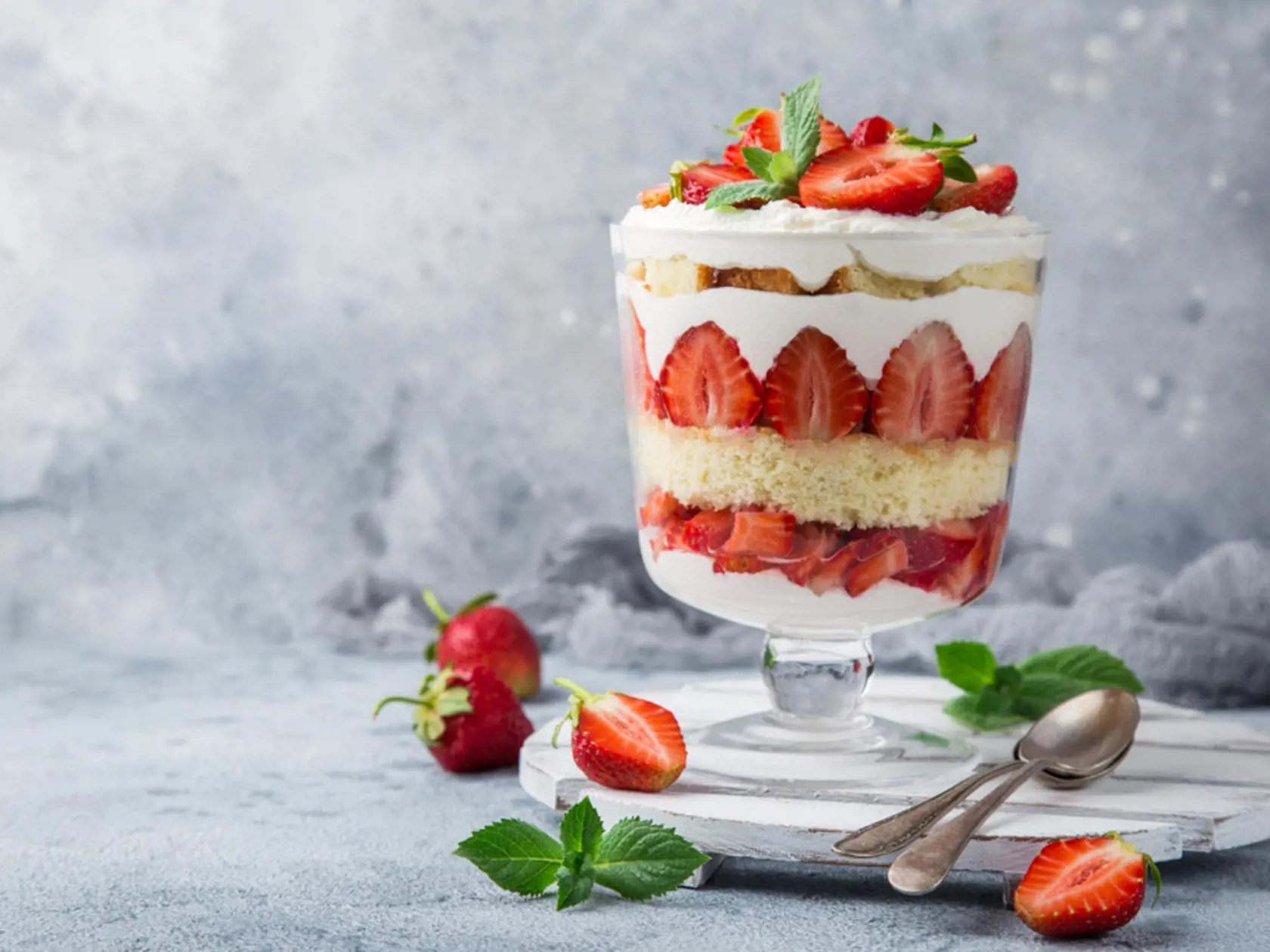 Strawberry,Trifle.,Layered,Dessert,With,Fresh,Berry,And,Cream,Cheese,