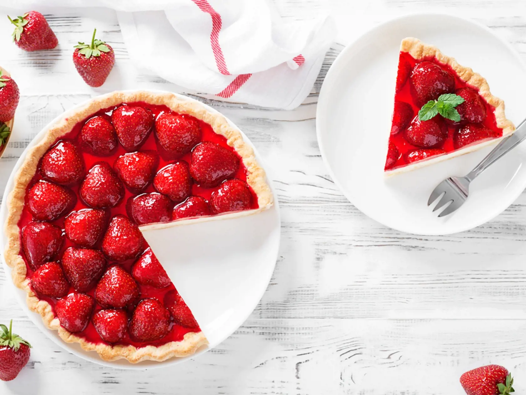 Delicious,Strawberry,Tart,On,White,Wooden,Background,,Top,View