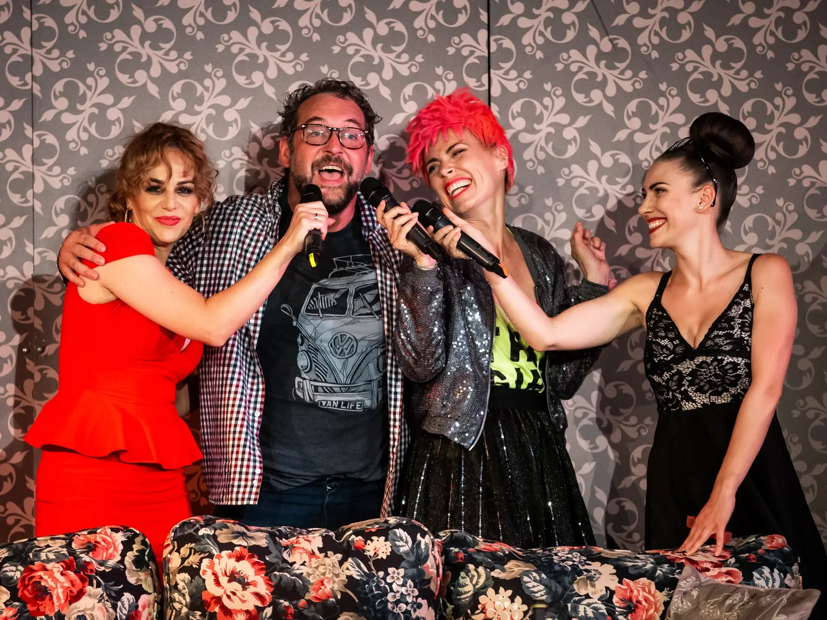 Divadelné predstavenie s názvom "Milenec" v bratislavskom Zichyho paláci. Na snímke Karin Haydu, Martin Mňahončák, Miroslava Galis Partlová a Dominika Žiaranová.