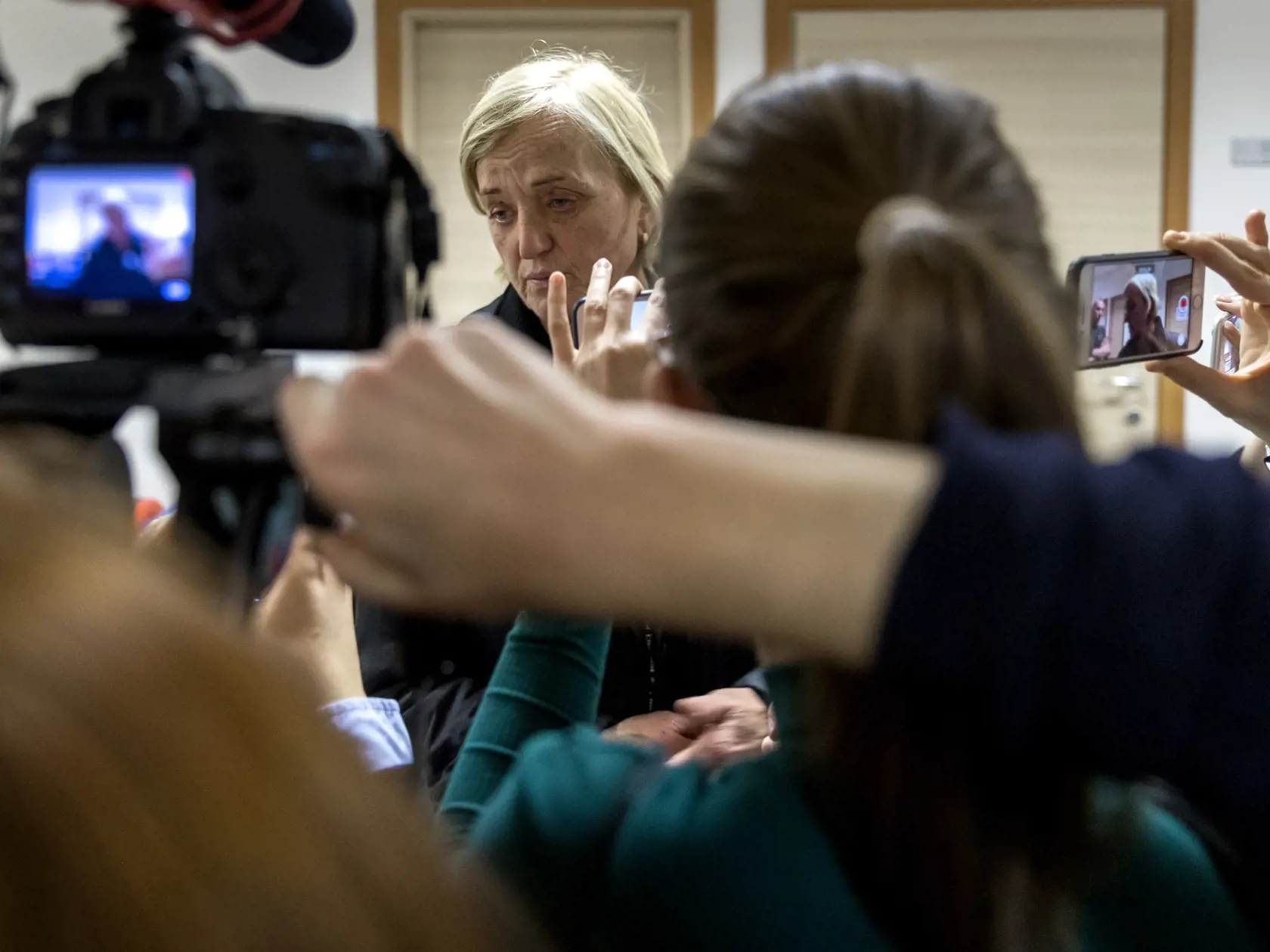 Prvé pojednávanie na Špecializovanom trestnom súde v Pezinku vo veci vraždy investigatívneho novinára Jána Kuciaka a jeho snúbenice Martiny Kušnírovej. Na snímke je Zlatica Kušnírová, matka zavraždenej Martiny Kušnírovej.