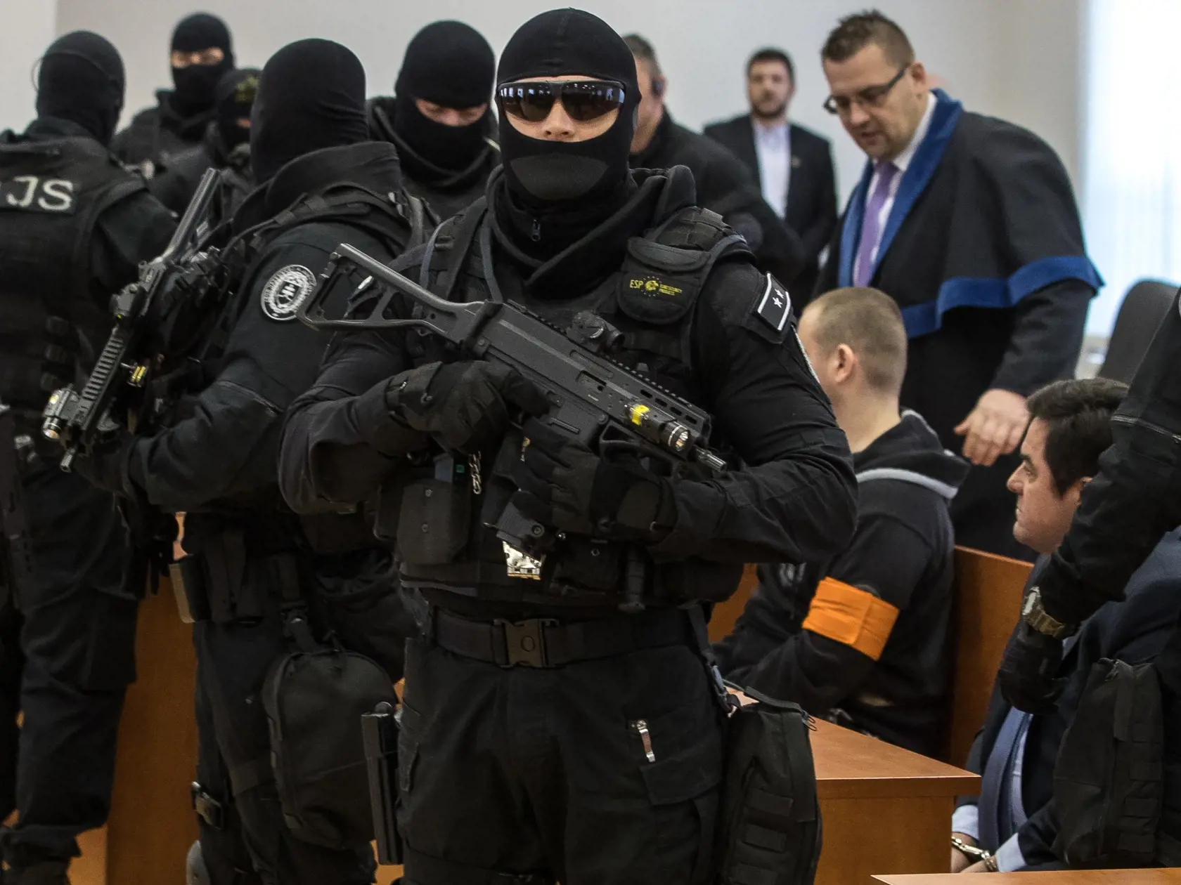 Prvé pojednávanie na Špecializovanom trestnom súde v Pezinku vo veci vraždy investigatívneho novinára Jána Kuciaka a jeho snúbenice Martiny Kušnírovej. Konanie prebiehalo za prísnych bezpečnostných podmienok.