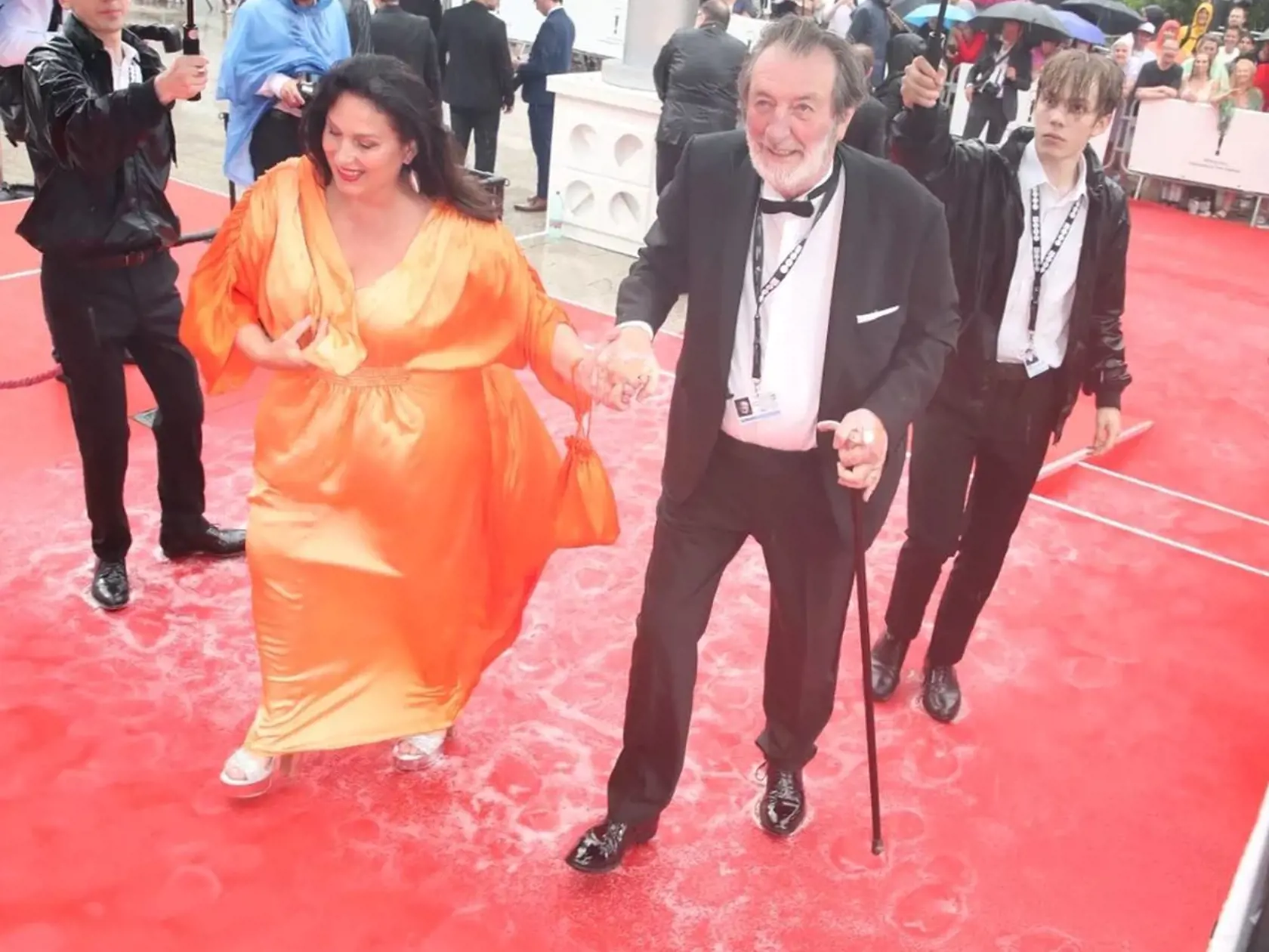 Marcela Černá, manželka Bolka Polívku svojím outfitom odrovnala aj slávneho štylistu. Pozrite, do čoho sa obliekla. Dali by ste si na seba takéto šaty?
