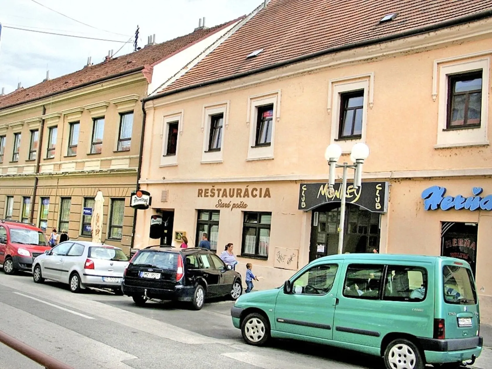 Reštaurácia Stará pošta, odkiaľ v auguste 2005 uniesli Ladislava Matoviča.