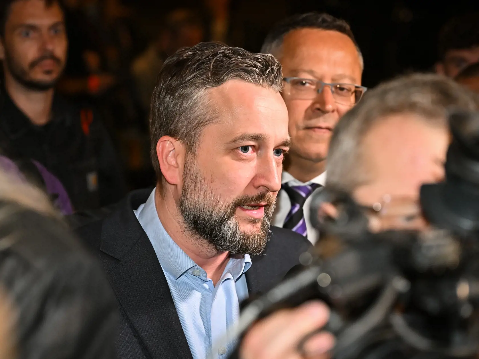 Na snímke člen podpredseda strany Smer - sociálna demokracia Ľuboš Blaha prichádza do volebnej centrály strany počas predčasných parlamentných volieb na Slovensku v Bratislave v sobotu 30. septembra 2023.