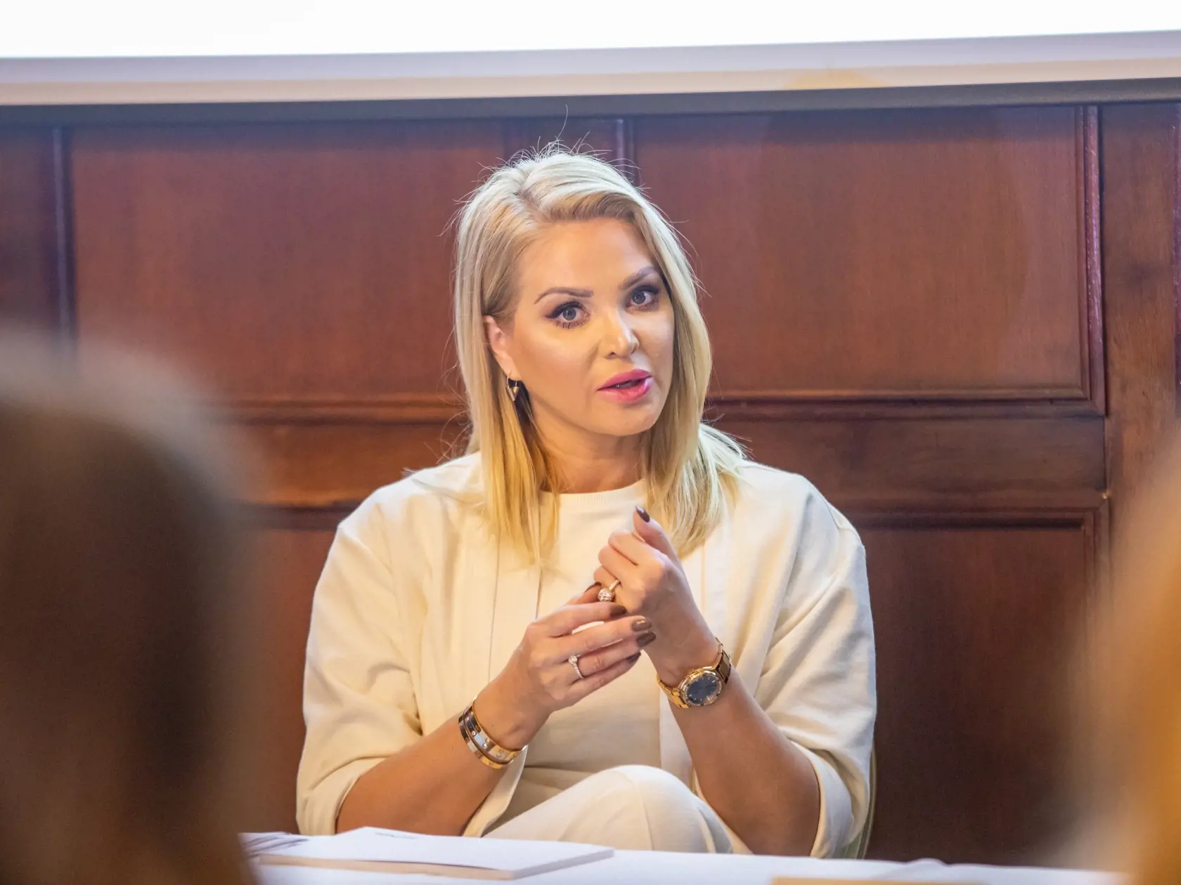 Tlačová konferencia značky Ála Palla na Pezinskom zámku spojená z prehliadkou zámku. Na fotke Alena Pallová