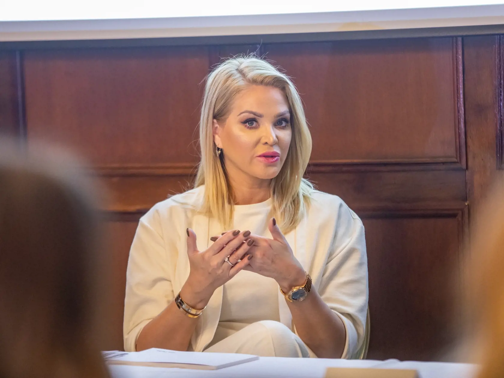 Tlačová konferencia značky Ála Palla na Pezinskom zámku spojená z prehliadkou zámku. Na fotke Alena Pallová