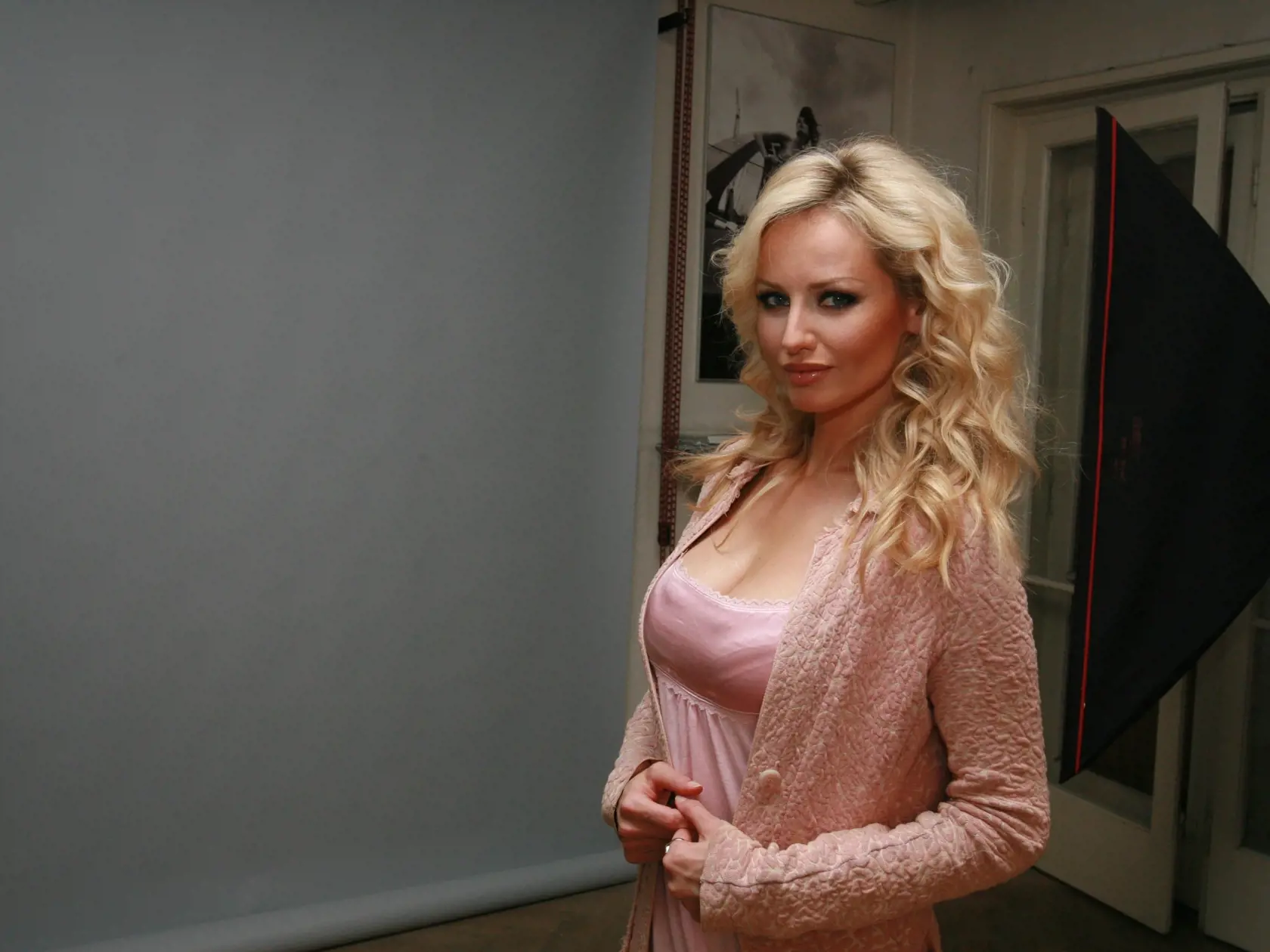 Adriana Sklenaříková - Karembeu;Fotenie reklamy pre SkyEurope, Adriana Sklenařikova, modelka, fotene v atelieri na Medenej ulici, fotil Jakub Klimo;Foto: Martin Domok;15.07.2006