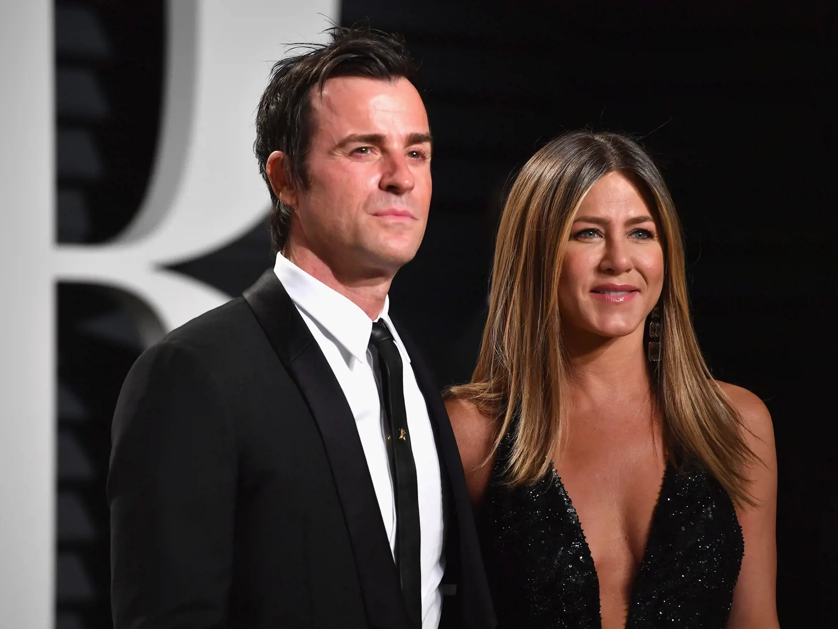 Justin Theroux je exmanželom herečky Jennifer Aniston.