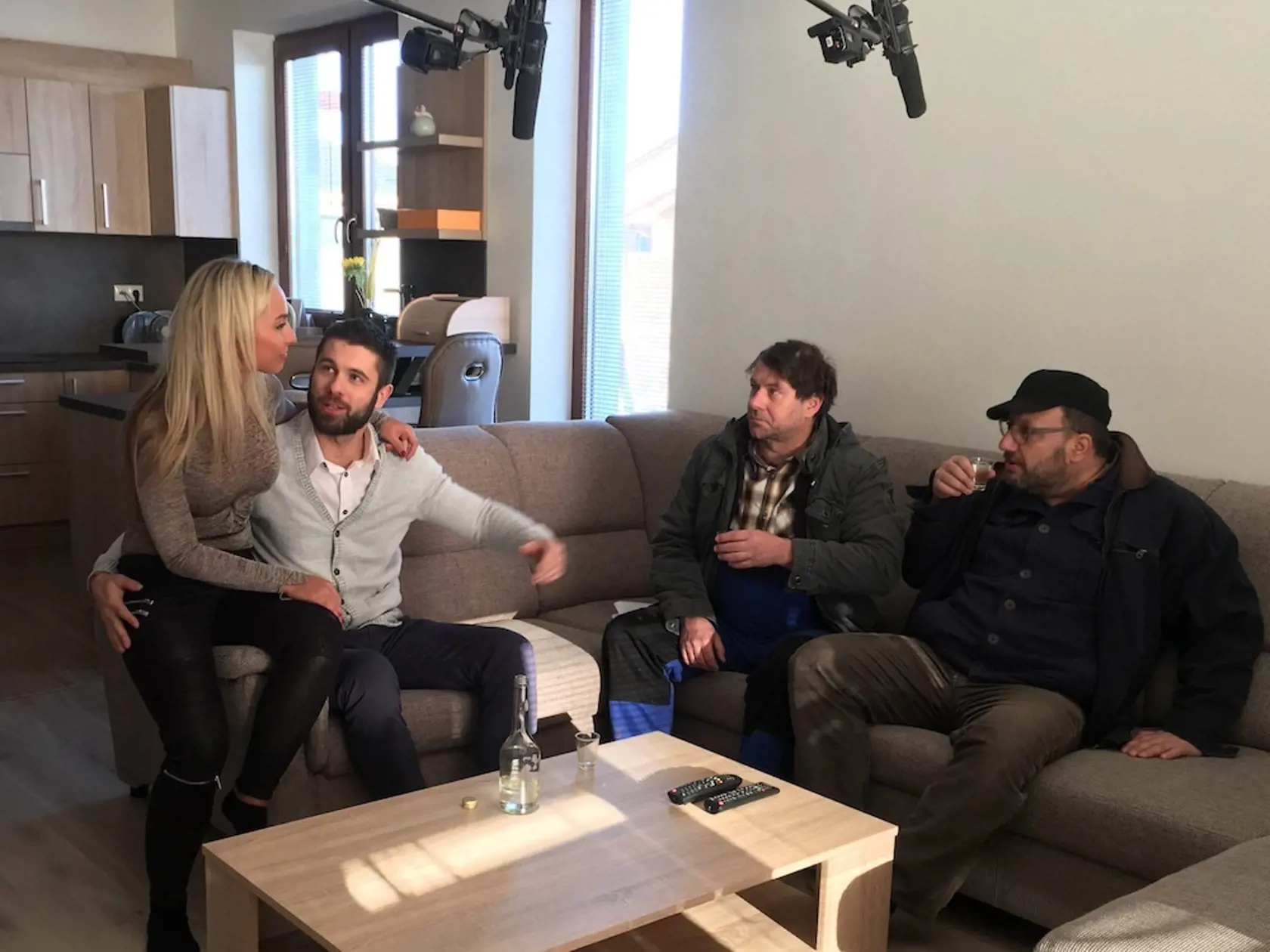 V seriáli si zahralo množstvo známych tvárí z prostredia slovenského šoubiznisu. Medzi nimi bola aj Lucia Mokráňová.