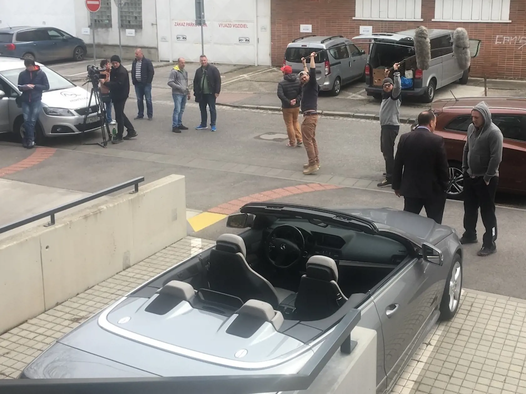 Aj teplotné výkyvy vedia tvorcom poriadne skomplikovať nakrúcanie.