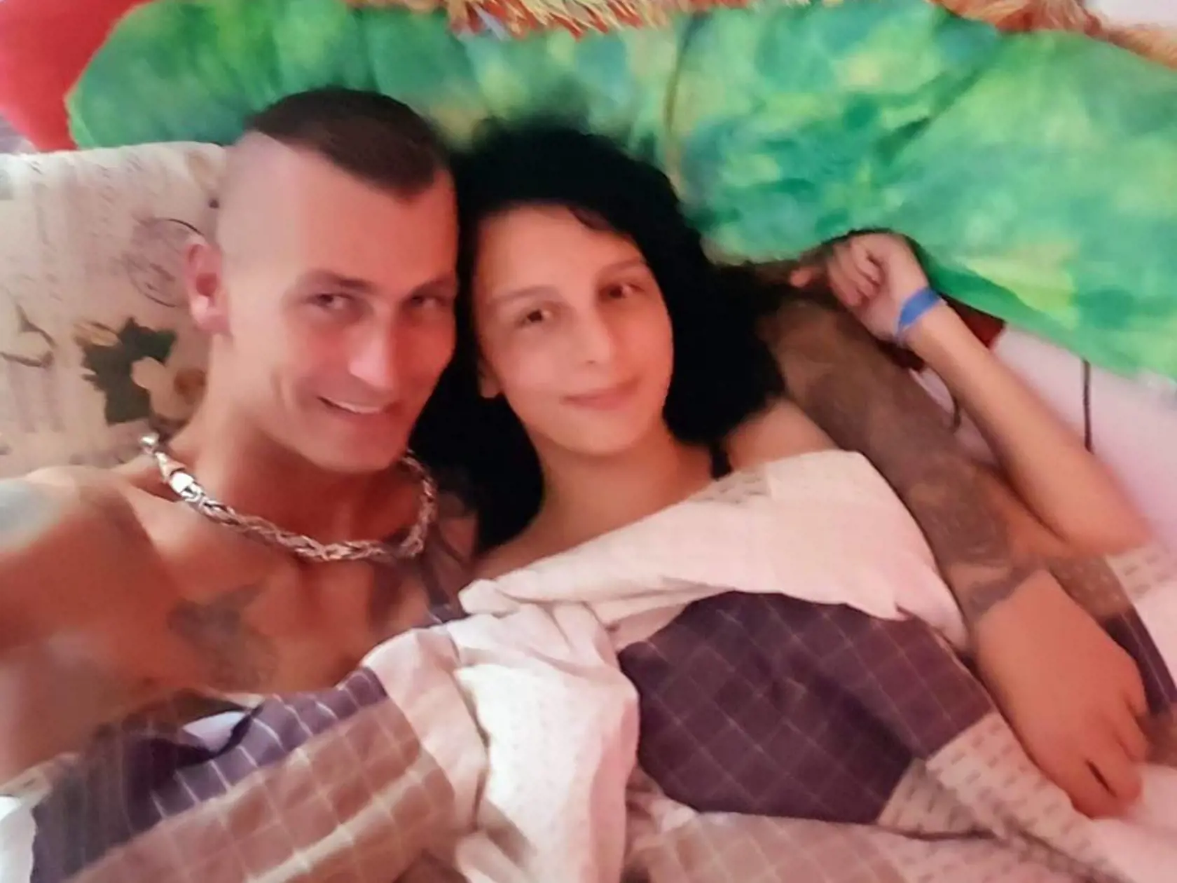 Len 17-ročná Barbora randí s týmto mužom a chvália sa intímnymi fotkami.