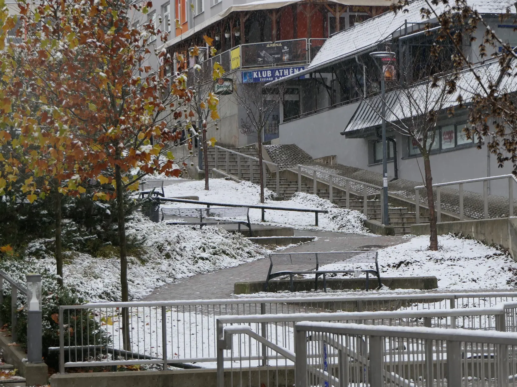 Na snímke sneženie na sídlisku Hájik v Žiline v piatok 18. novembra 2022. FOTO TASR - Erika Ďurčová