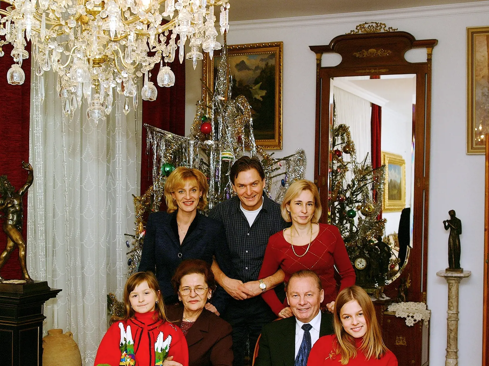 Posledné spoločné Vianoce: Dcéra Ingrid, syn Peter, nevesta Zuzana, Irena Schusterová a Rudolf Schuster s vnučkami (deti Petra).