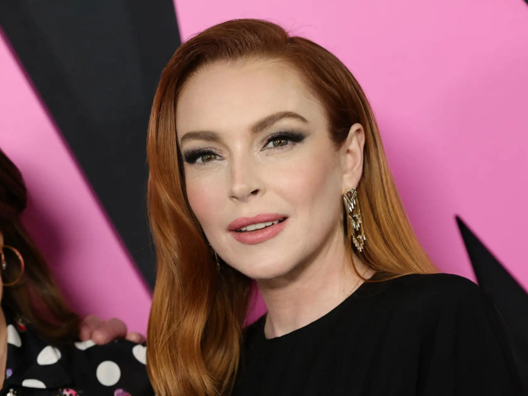 Lindsay Lohan vyzerá ako plastová bábika.