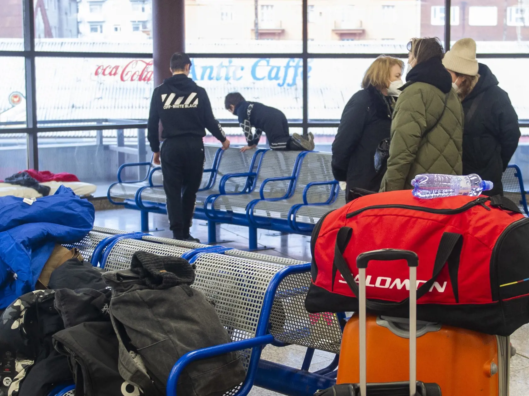 Na snímke utečenci z Ukrajiny na železničnej stanici 4. marca 2022 v Bratislave. FOTO TASR - Jakub Kotian