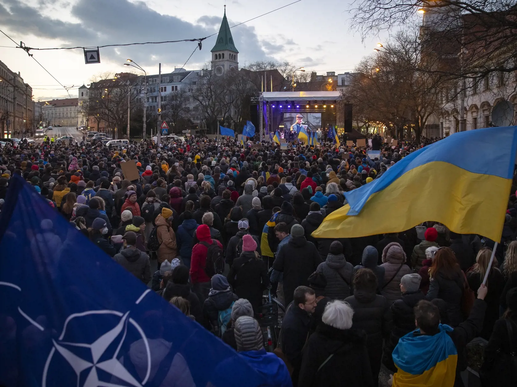 Verejné zhromaždenie na bratislavskom námestí SNP pod názvom Mier Ukrajine v čase vojnového konfliktu na Ukrajine, ktorú napadlo susedné Rusko vedené Vladimírom Putinom.