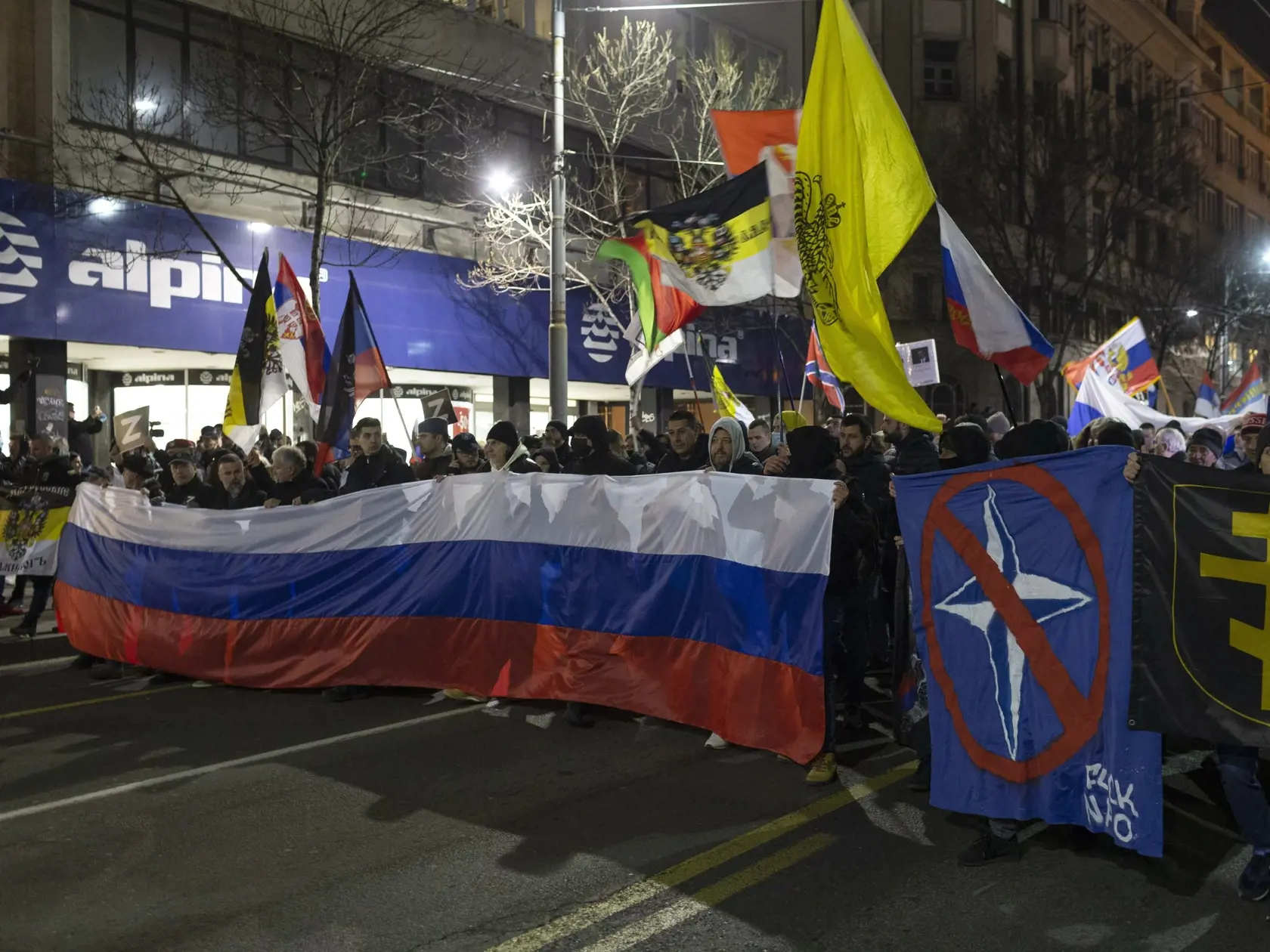 Srbi na demonštrácii v Belehrade podporili vojnu Ruska proti Ukrajine