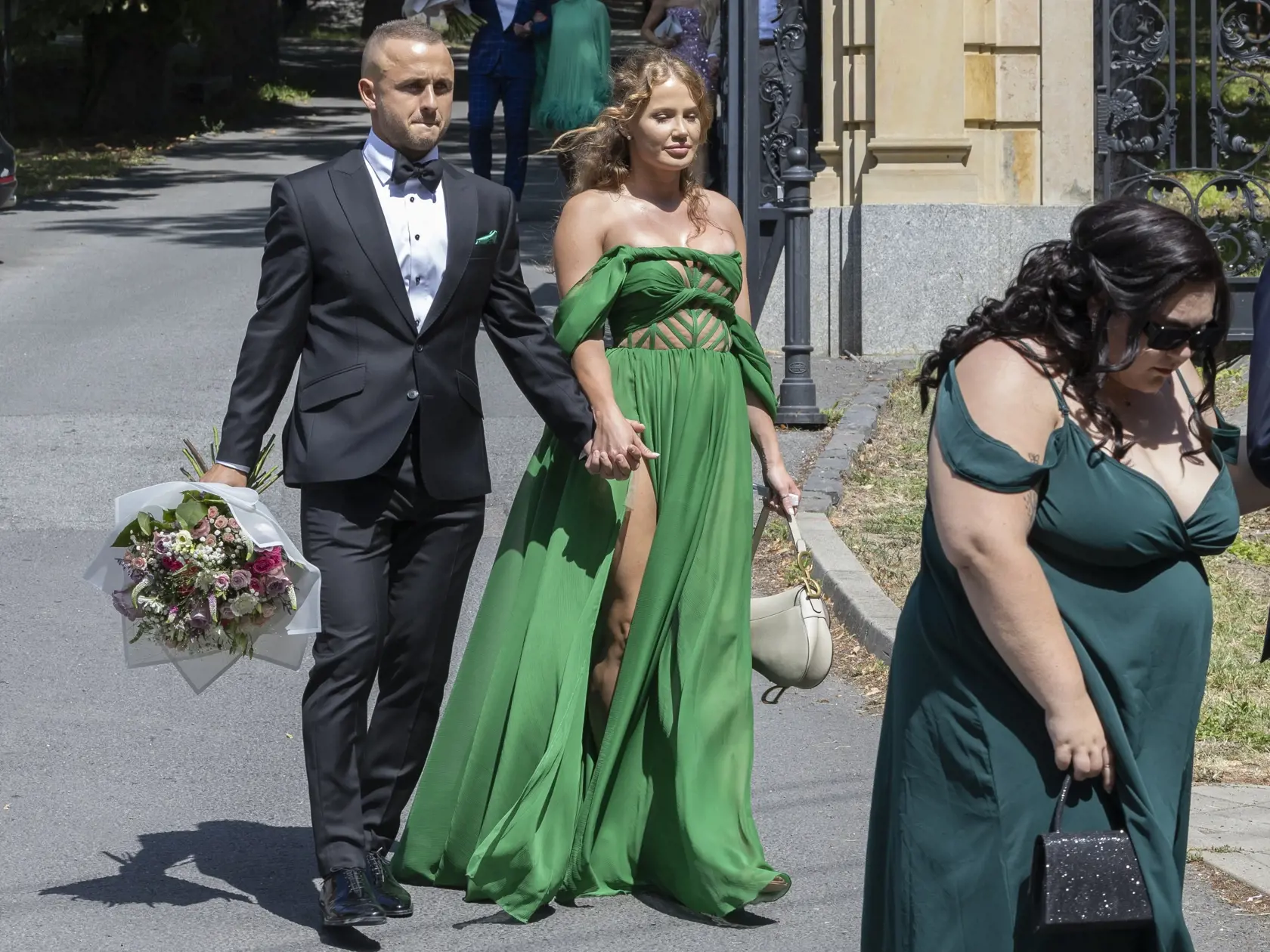 Stanko Lobotka a Kristína Šulová boli na svadbe Milana Škriniara a jeho manželky Barbory ruka v ruke.