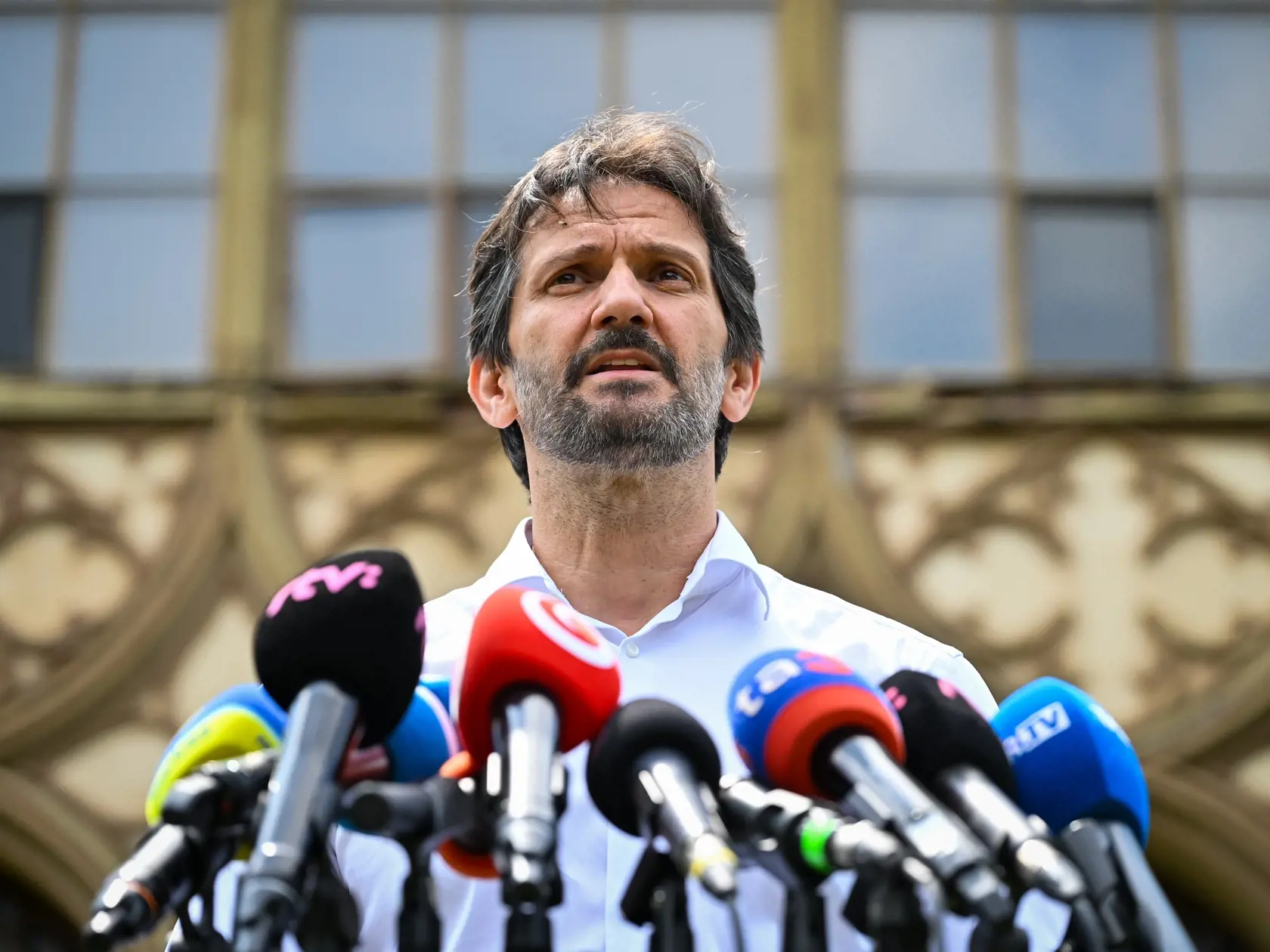 Na snímke podpredseda vlády SR a minister obrany SR Robert Kaliňák (SMER-SD) počas tlačovej konferencie pri príležitosti začiatku rekonštrukcie národnej kultúrnej pamiatky kaštieľa Rusovce v Bratislave v utorok 25. júna 2024.