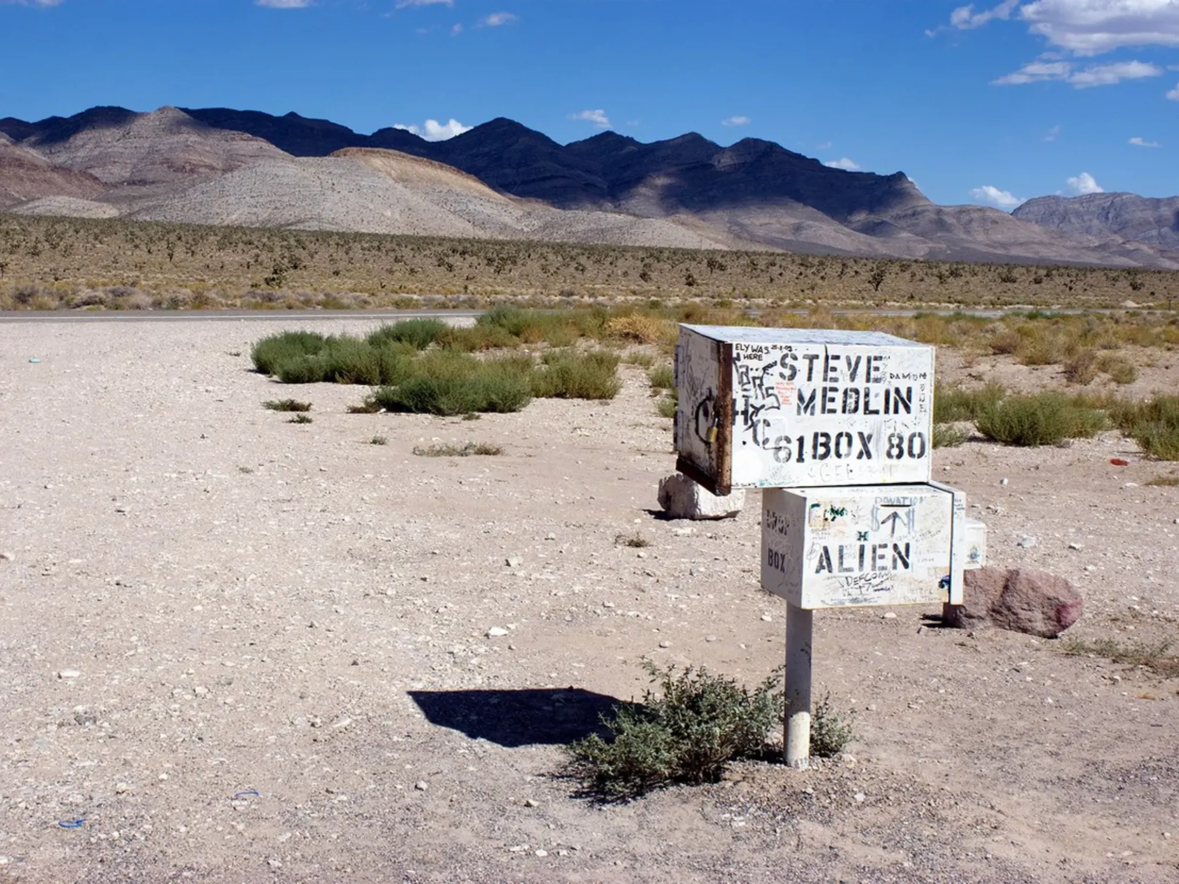 Na mieste zvanom Area 51 v Nevade, v blízkosti leteckej základne Nellis, obyvatelia potvrdili, že videli na oblohe UFO.