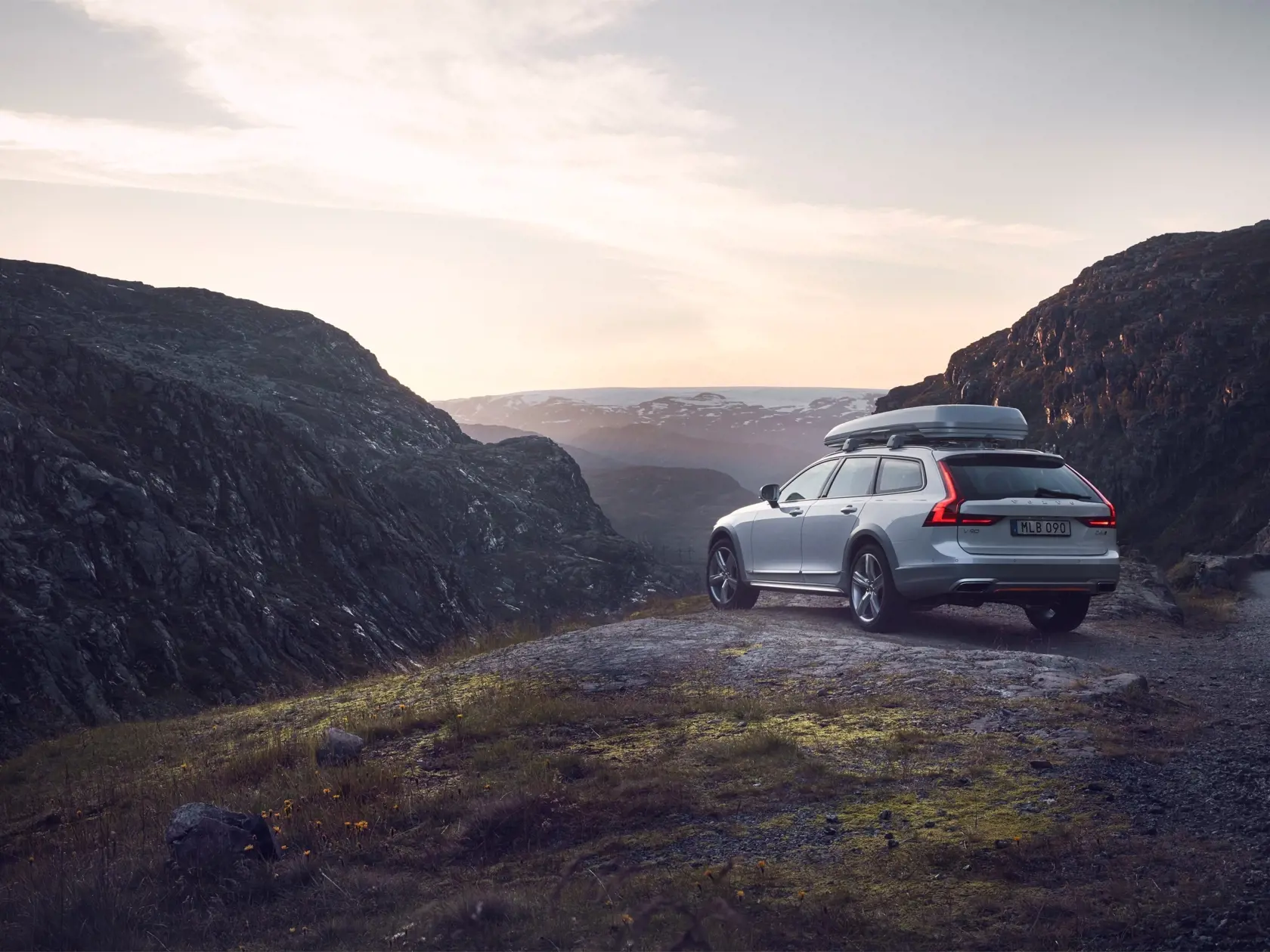 V90 Cross Country Volvo Ocean Race už nenosí peknú modrú farbu známu z predchádzajúcich modelov