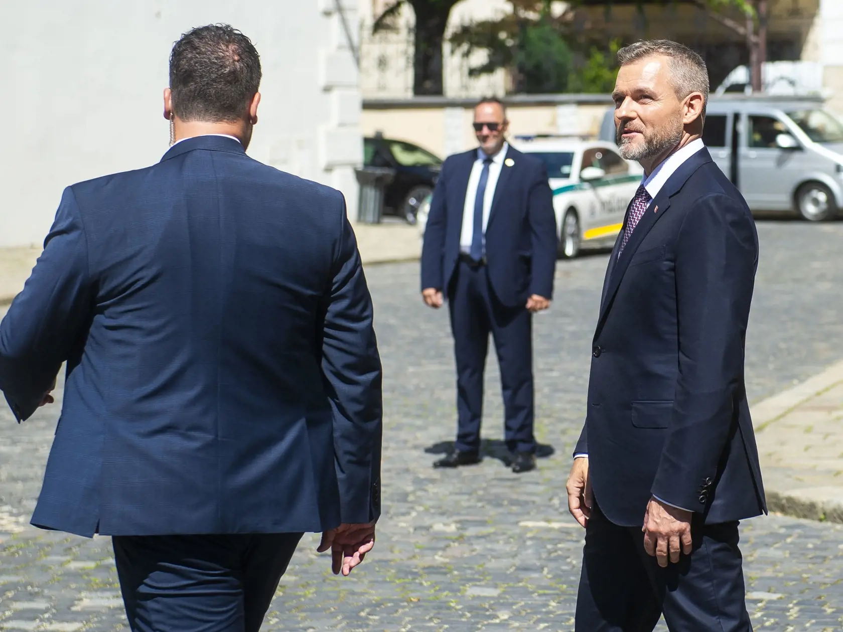 Na snímke nový prezident SR Peter Pellegrini odchádza z Dómu svätého Martina po slávnostnej sv. omši Te Deum po jeho zložení sľubu prezidenta SR 15. júna 2024 v Bratislave. FOTO TASR - Jakub Kotian