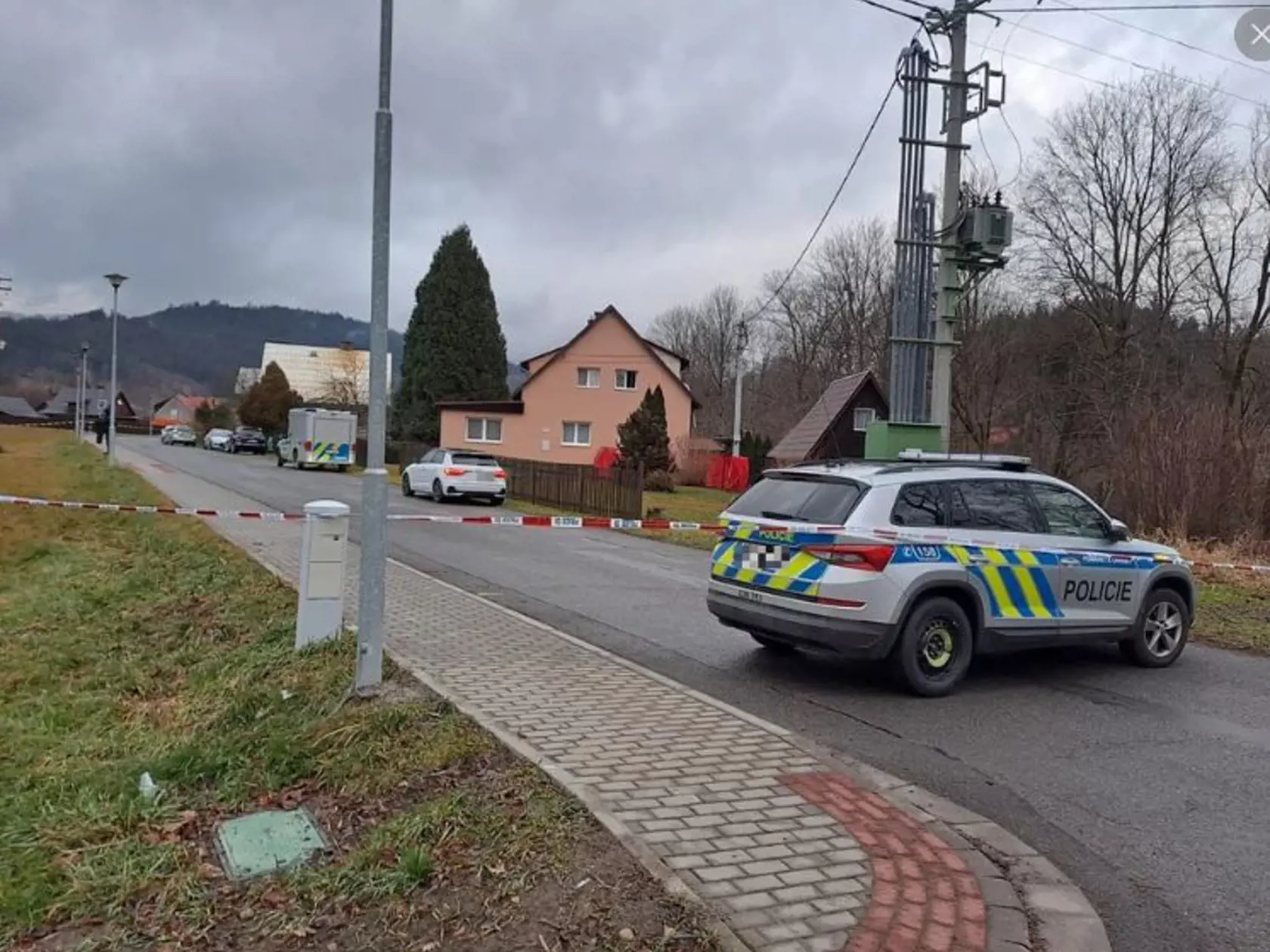 Miesto tragédie, kde náhle zomrela Helena Zeťová. Mala 44 rokov. Speváčka vypadla z okna rodinného domu. 