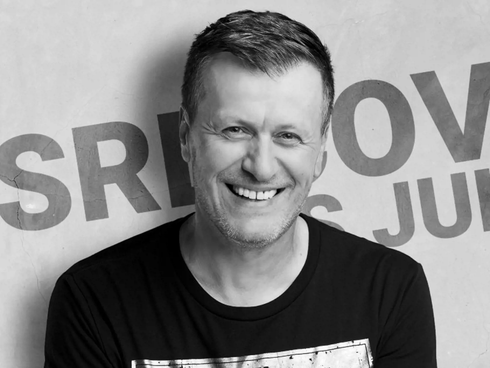 "Keď sme sa naposledy stretli, hovoril si mi, aby som si kúpil bežky. Urobím to, keď napadne prvý sneh, pôjdem do Malých Karpát hľadať tvoju stopu a prídem ti povedať, čo je nové. Julo, sme tu všetci a na tvojej ceste do neba sme s tebou. Česť tvojej pamiatke," povedal jeho zronený kamarát.