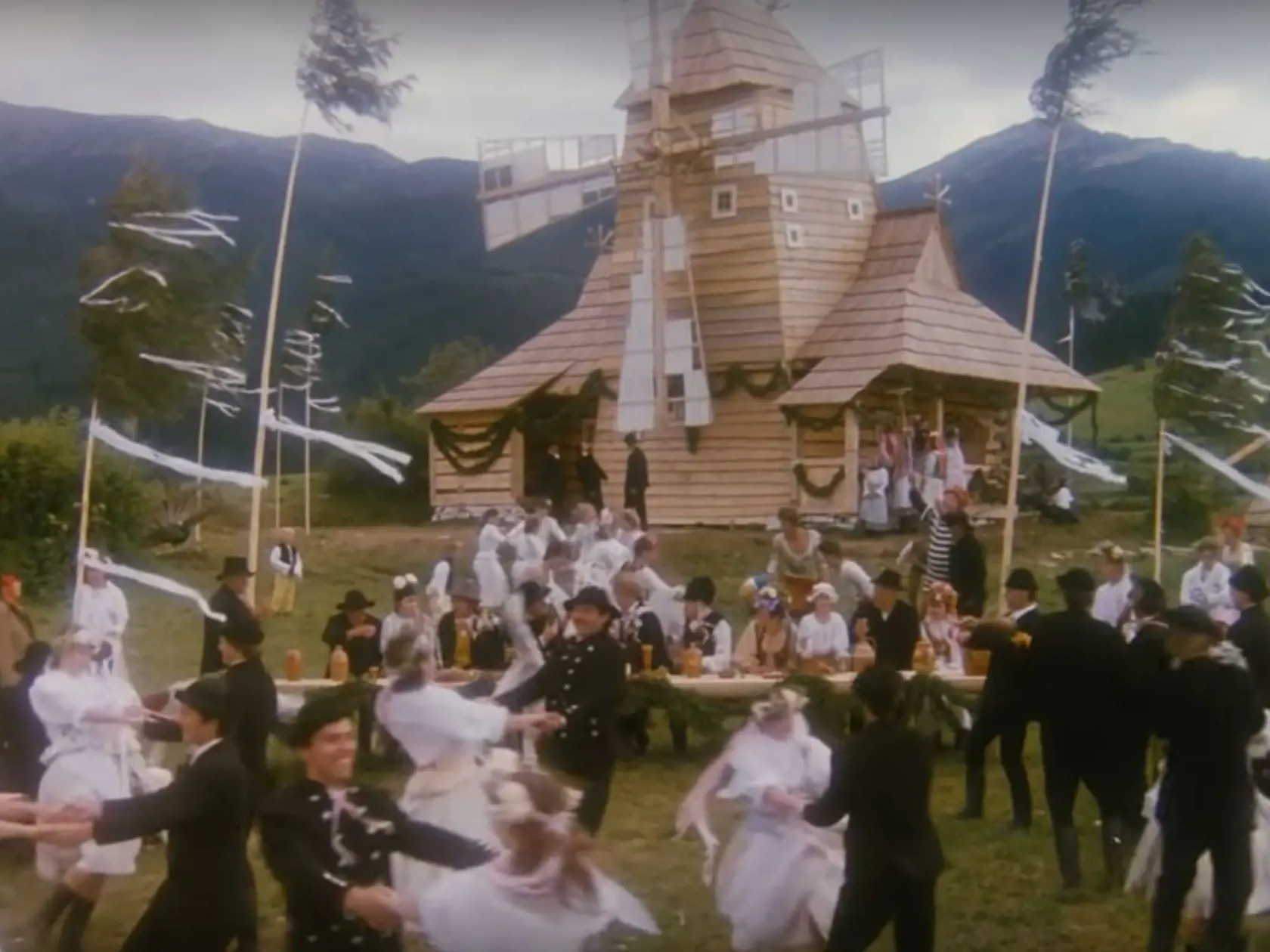 Perinbaba (1985)