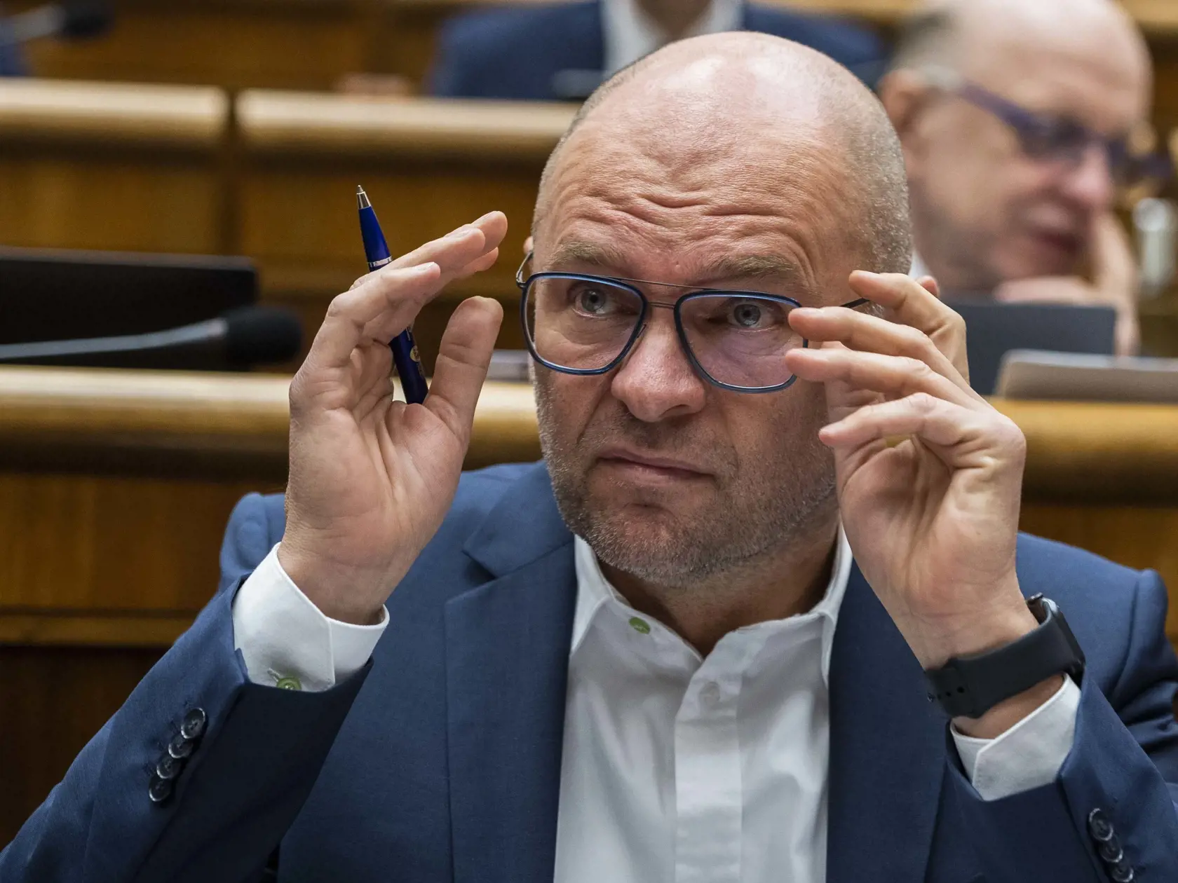 Na snímke poslanec NRSR Richard Sulík (SaS) počas hlasovania na 75. schôdzi Národnej rady SR v Bratislave 8. novembra 2022.