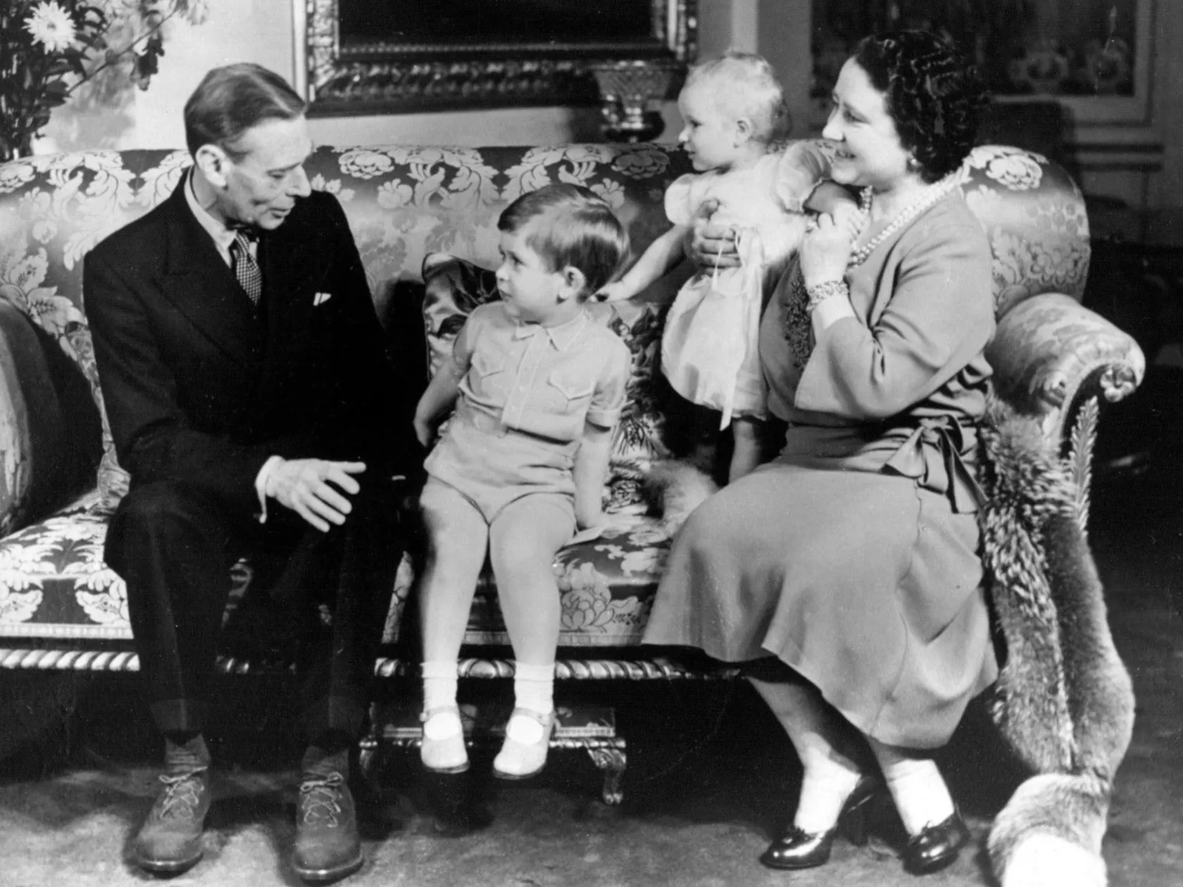 Kráľ Juraj VI., kráľovná matka, princ Charles, princezná Anna