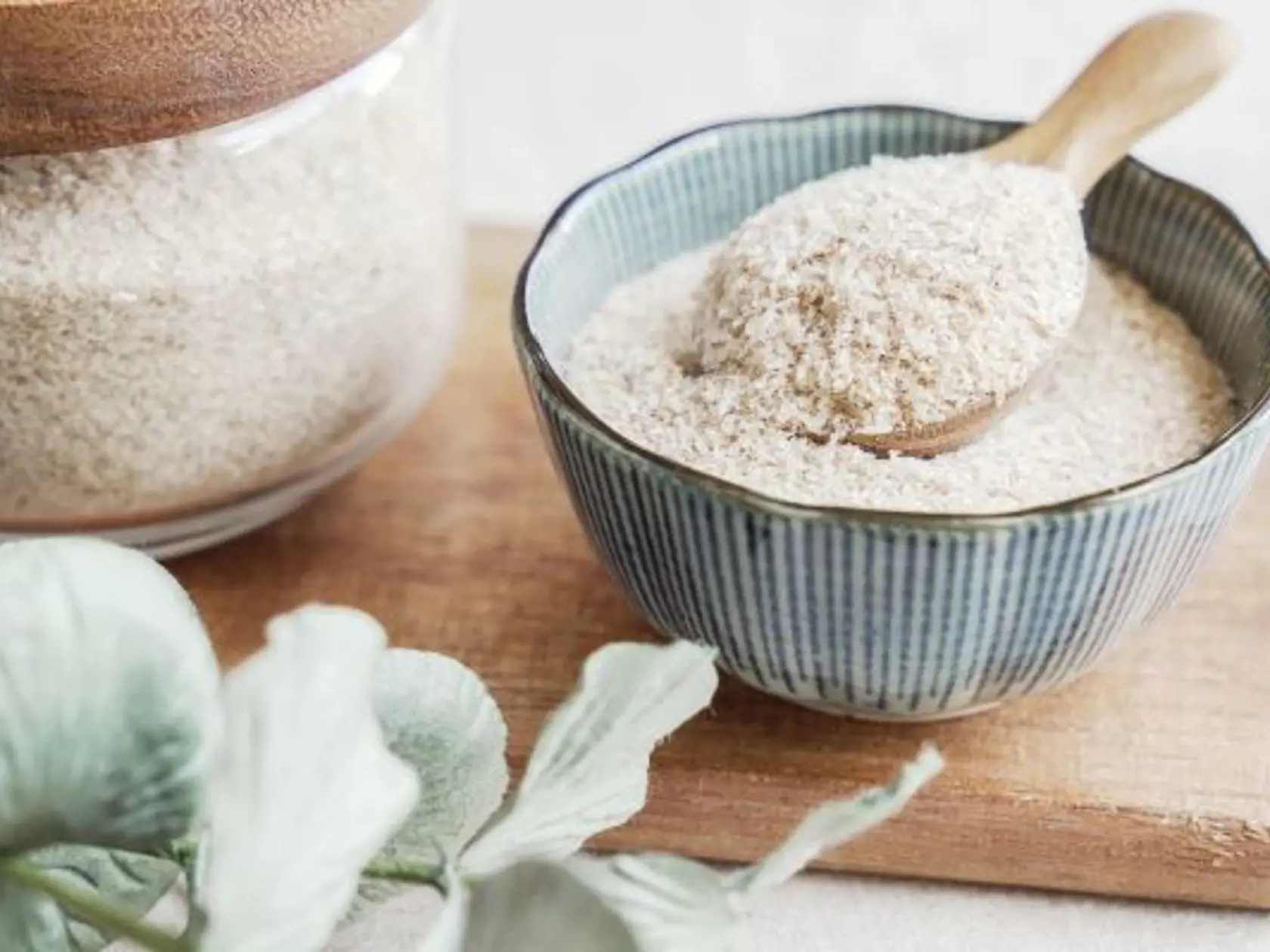 Psyllium pôsobí na črevá ako wellness, zlepšuje však aj pleť, imunitu, pomáha cukrovkárom a urýchľuje chudnutie. Psyllium v črevách napučí, preto je potrebné veľa piť. Po vypití roztoku so psylliom je potrebné vypiť ďalší pohár vody.