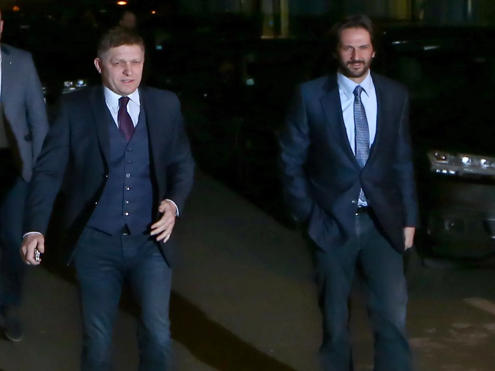 Bývalý premiér Robert Fico v sprievode Roberta Kaliňáka.