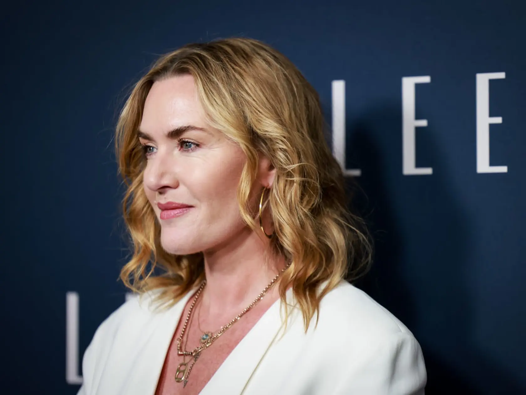 Nalepkovať ženy na základe ich vzhľadu, považuje Kate Winslet za bizarné. Herečka sa za svoje krivky ani vrásky nehanbí. Ba práve naopak, je na ne hrdá, odrážajú totiž život.