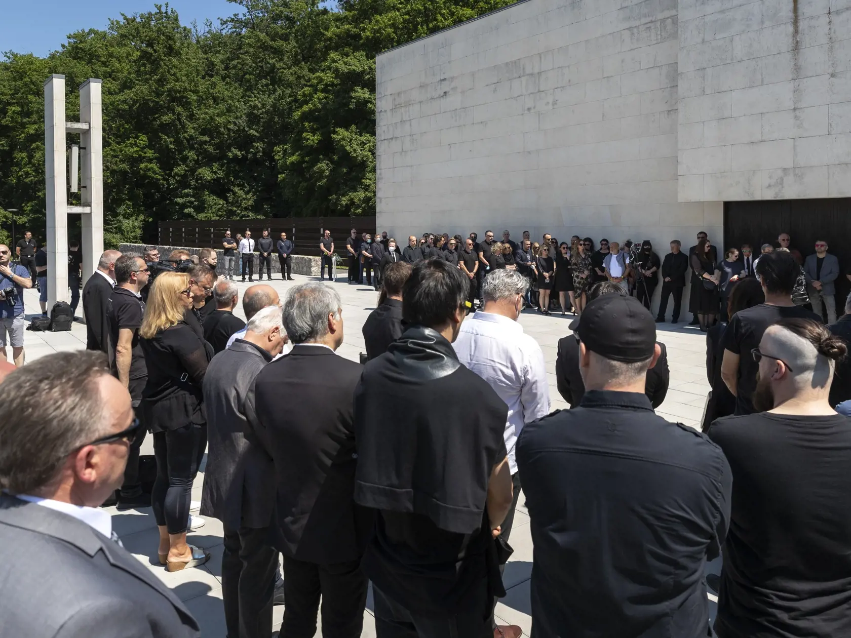 Posledná rozlúčka s moderátorom a rozhlasovým spíkrom Julom Viršíkom v bratislavskom krematóriu.