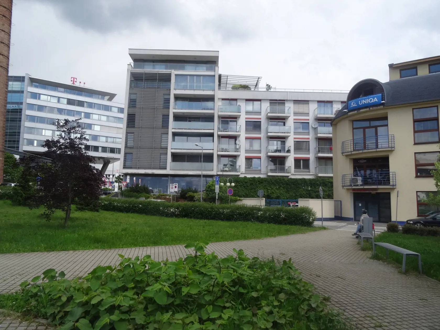 Komplex na Žriedlovej s bytom Varholíkovej.