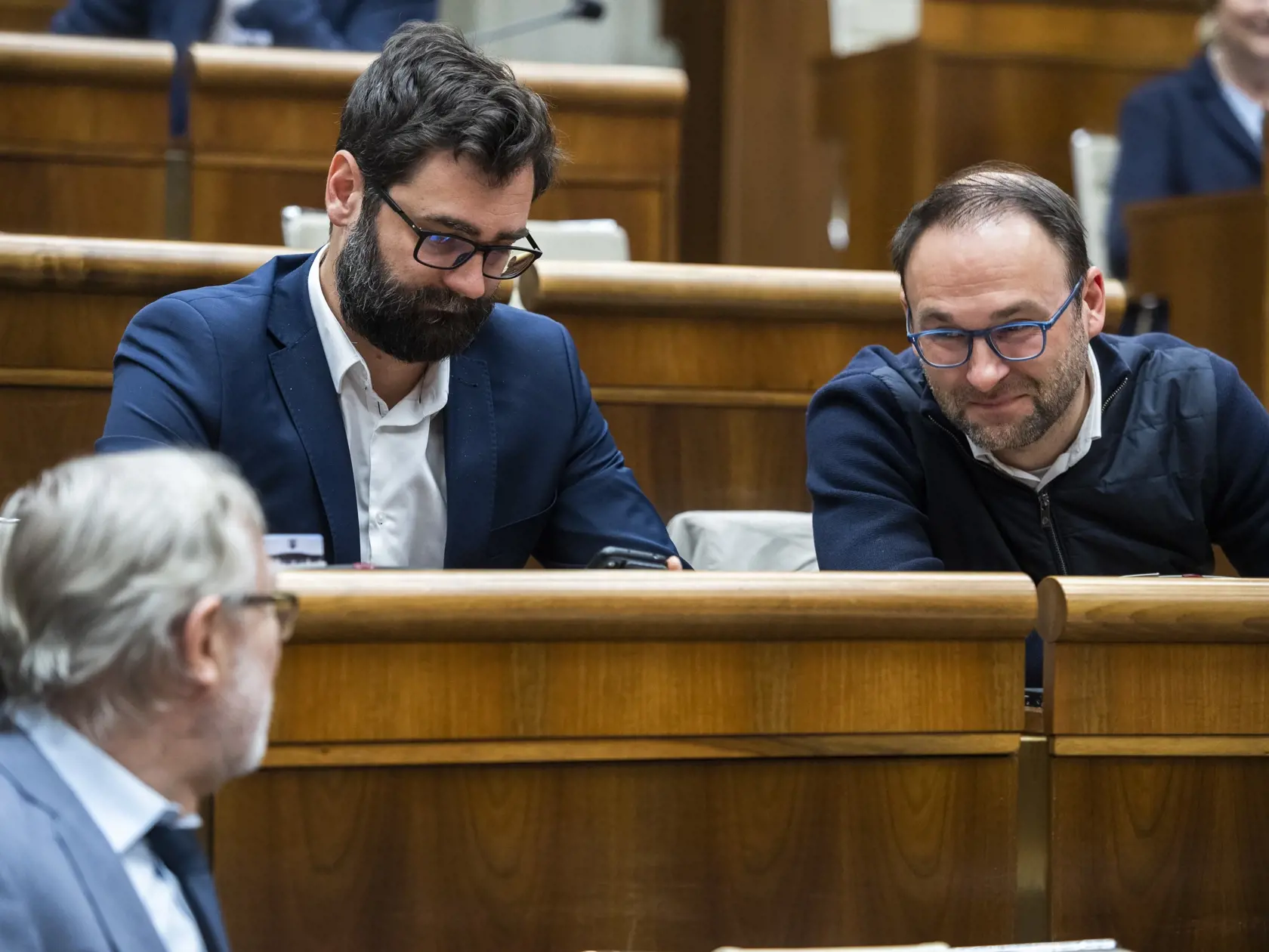 Na snímke uprostred poslanec NR SR Marek Hattas (SaS) počas 80. mimoriadnej schôdze Národnej rady SR v Bratislave 20. januára 2023. FOTO TASR - Jaroslav Novák