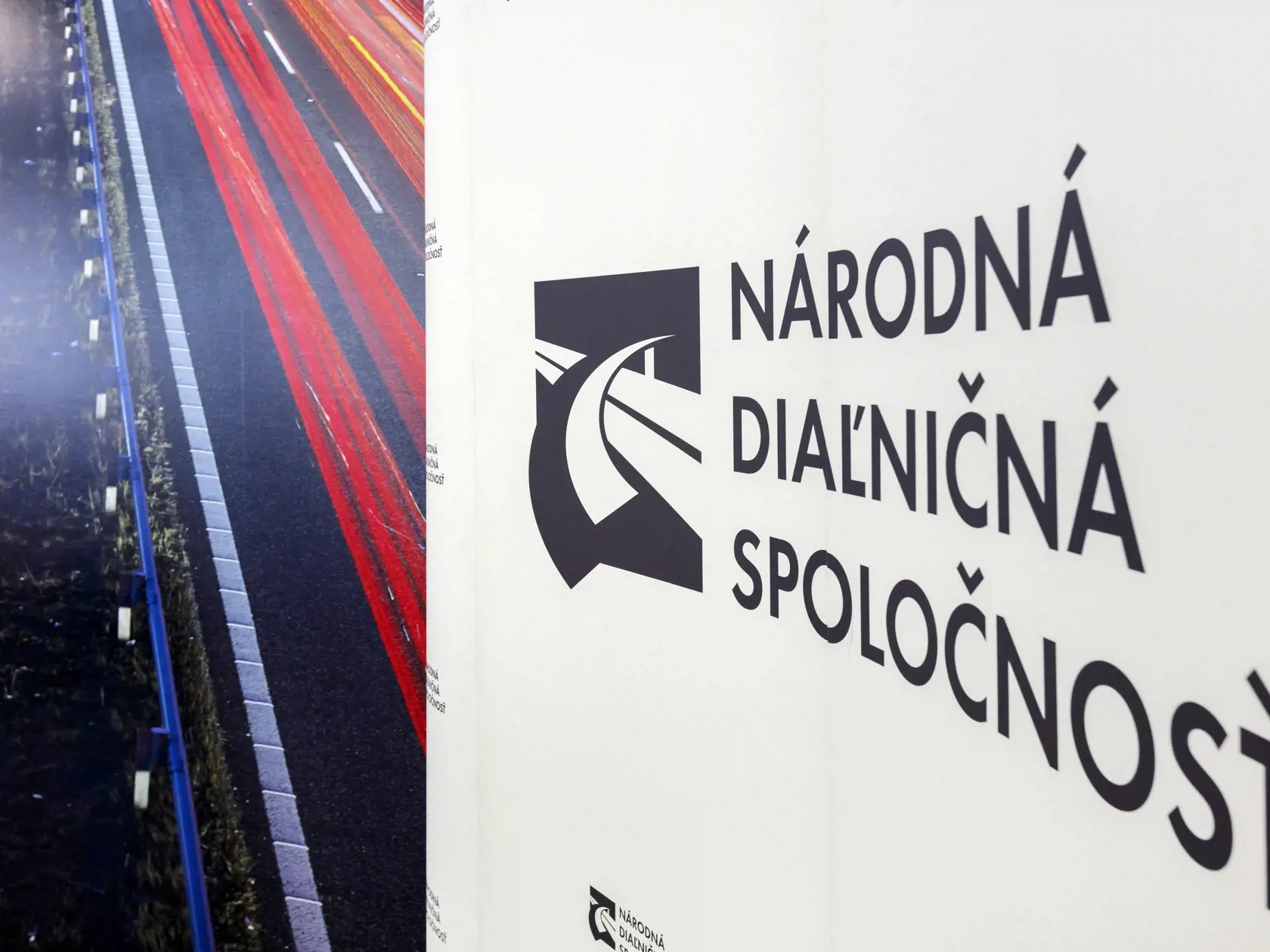 Na snímke logo Národnej diaľničnej spoločnosti (NDS) v Bratislave 25. augusta 2021.